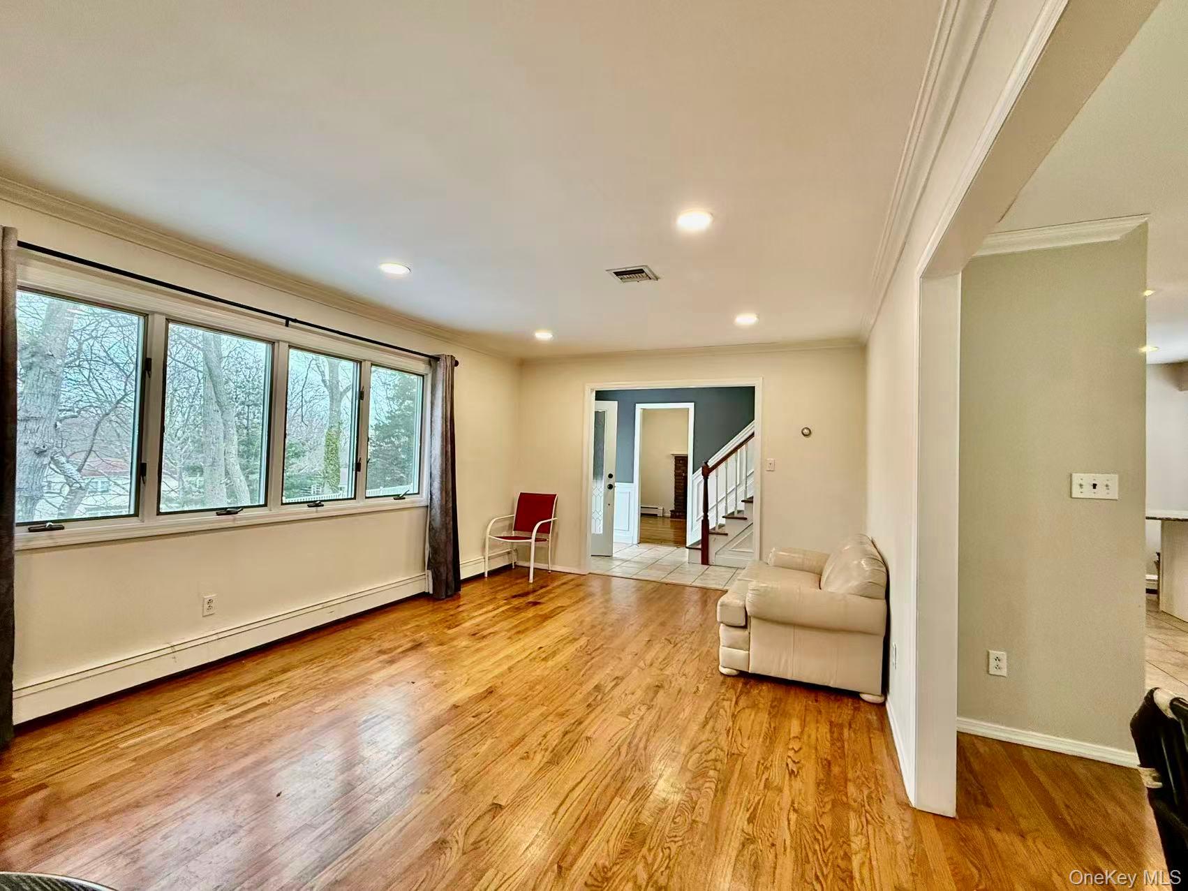 #5 photo, 33 Pilgrim Drive, מחוז סאפוק Port Jefferson , NY 11777