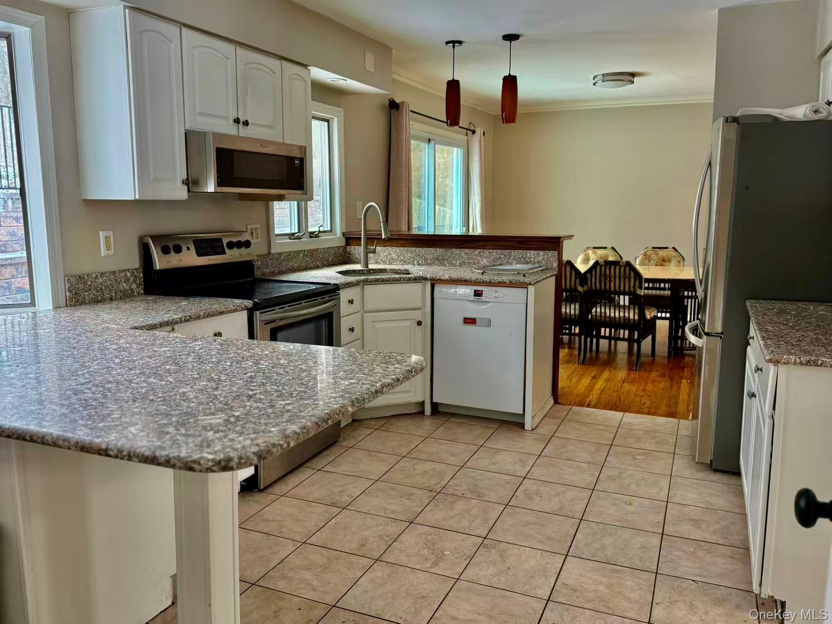 #6 photo, 33 Pilgrim Drive, מחוז סאפוק Port Jefferson , NY 11777