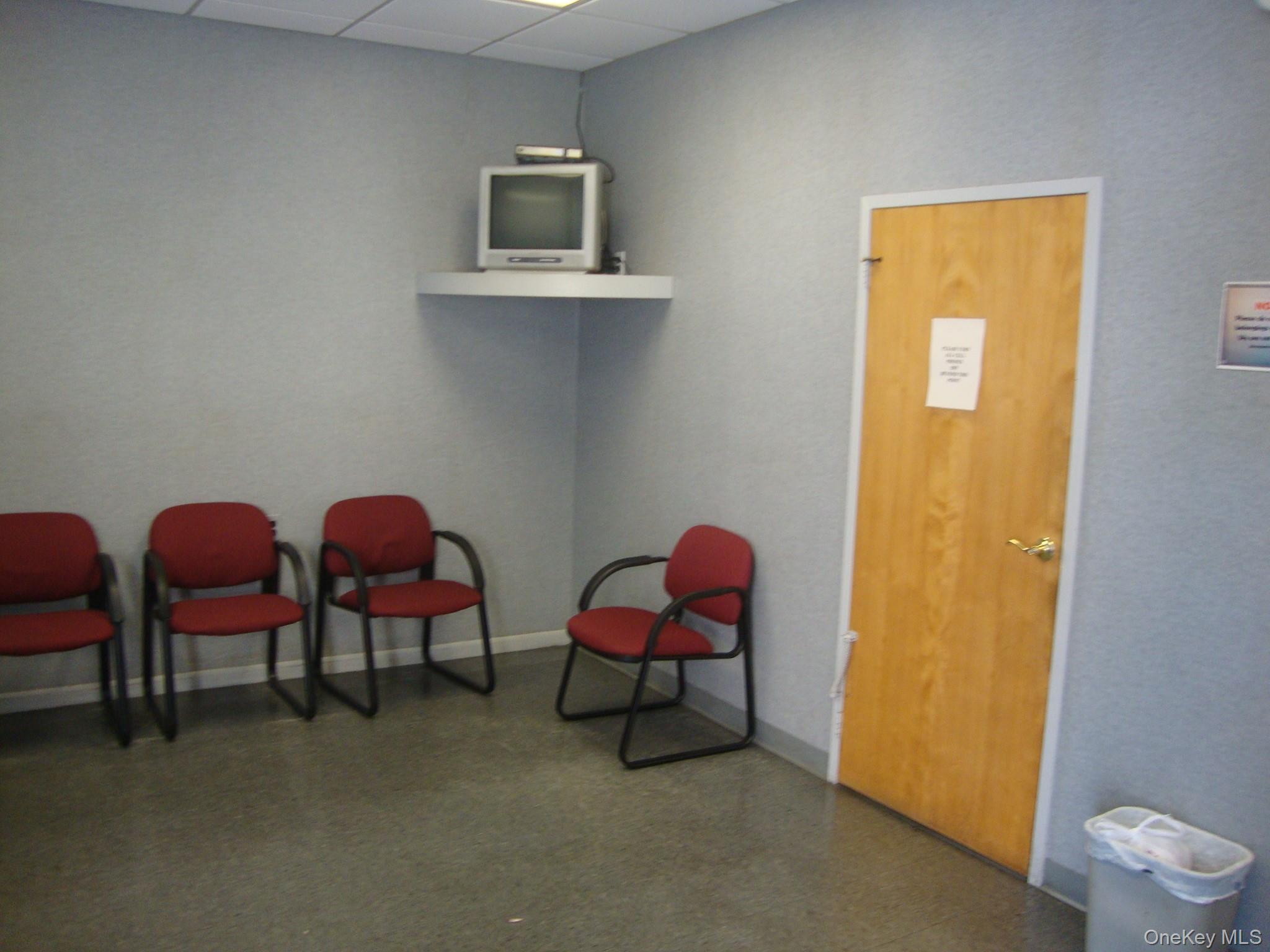 #1 photo, 79-07 Metropolitan Avenue, Куинс ‖ Middle Village , NY 11379