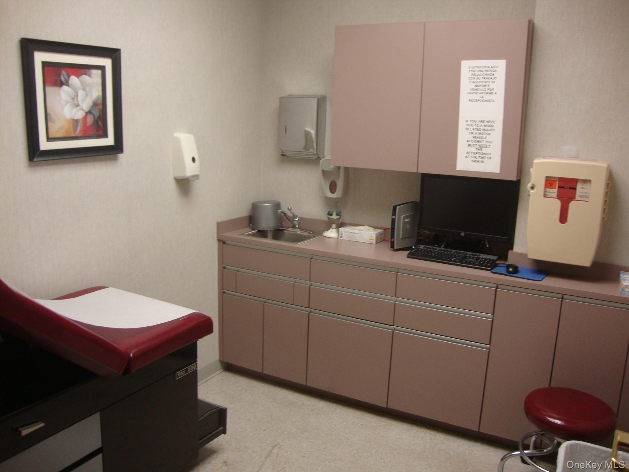 #13 photo, 79-07 Metropolitan Avenue, Куинс ‖ Middle Village , NY 11379