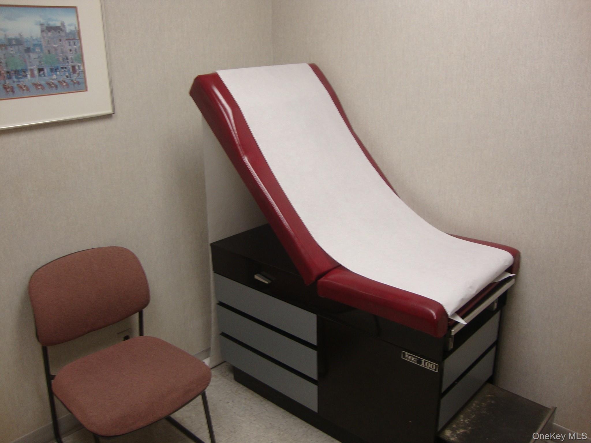 #16 photo, 79-07 Metropolitan Avenue, Куинс ‖ Middle Village , NY 11379