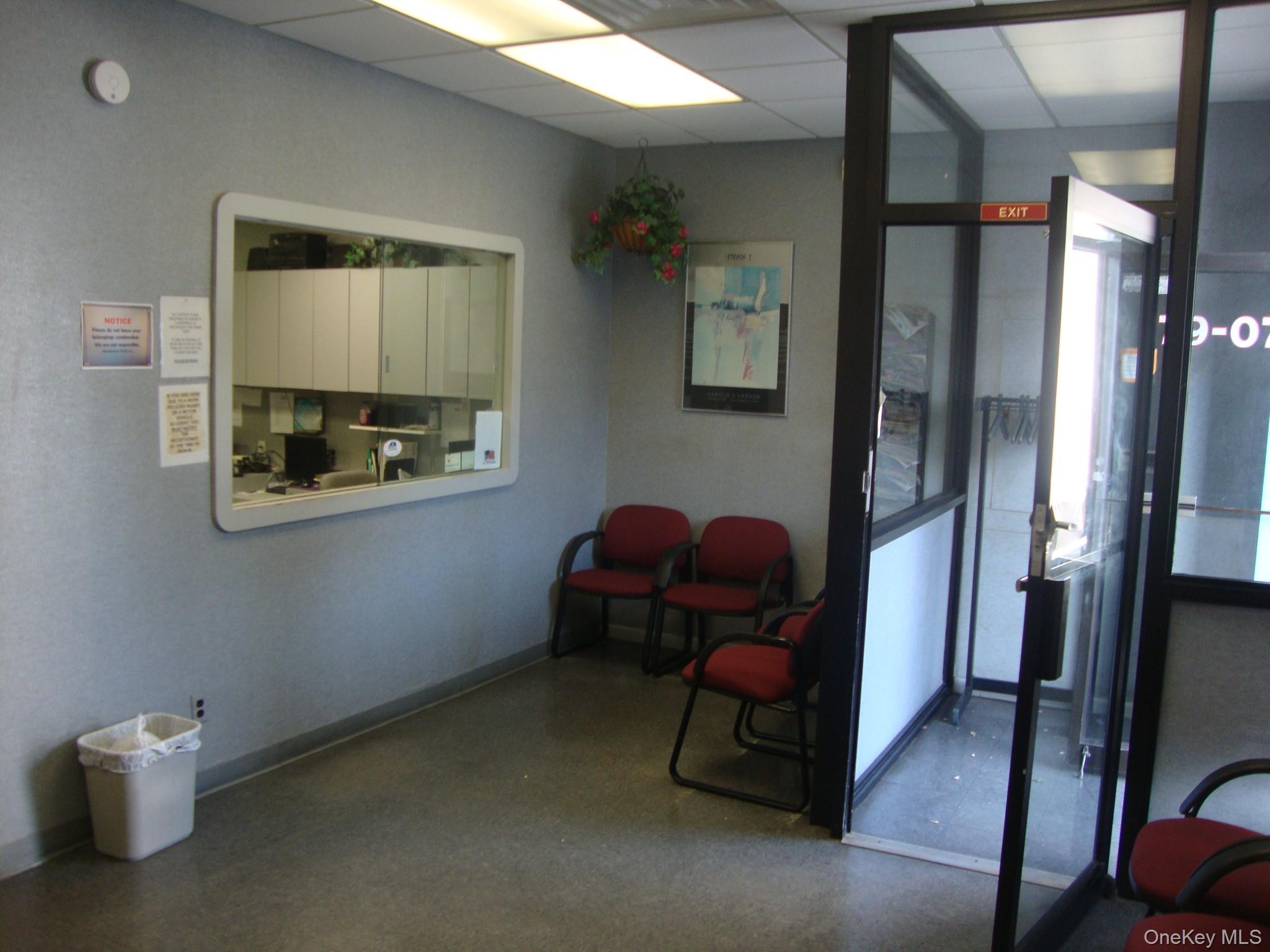 #2 photo, 79-07 Metropolitan Avenue, Куинс ‖ Middle Village , NY 11379