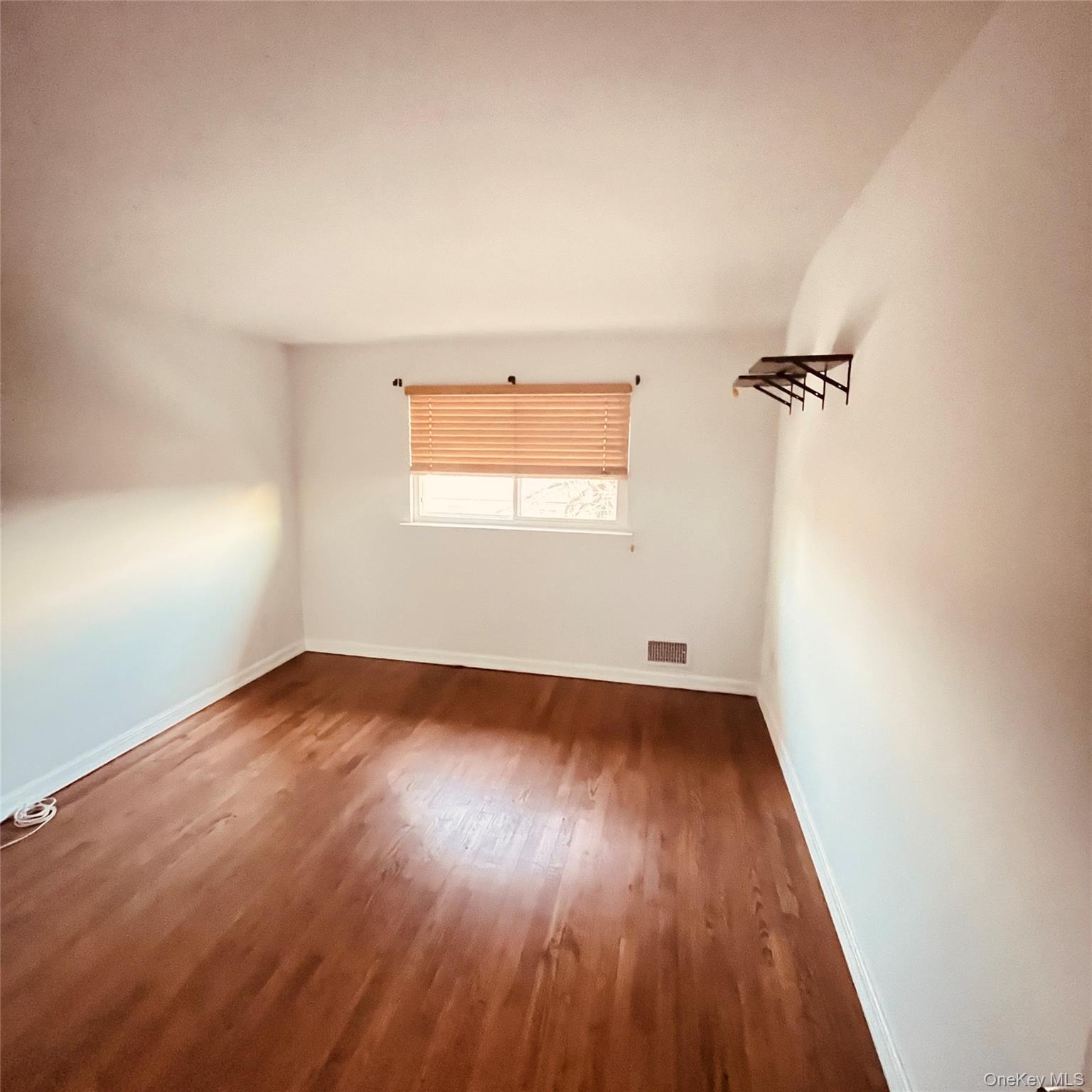 #12 photo, 878 Rensselaer Avenue, Статен-Айленд ‖ Staten Island , NY 10309