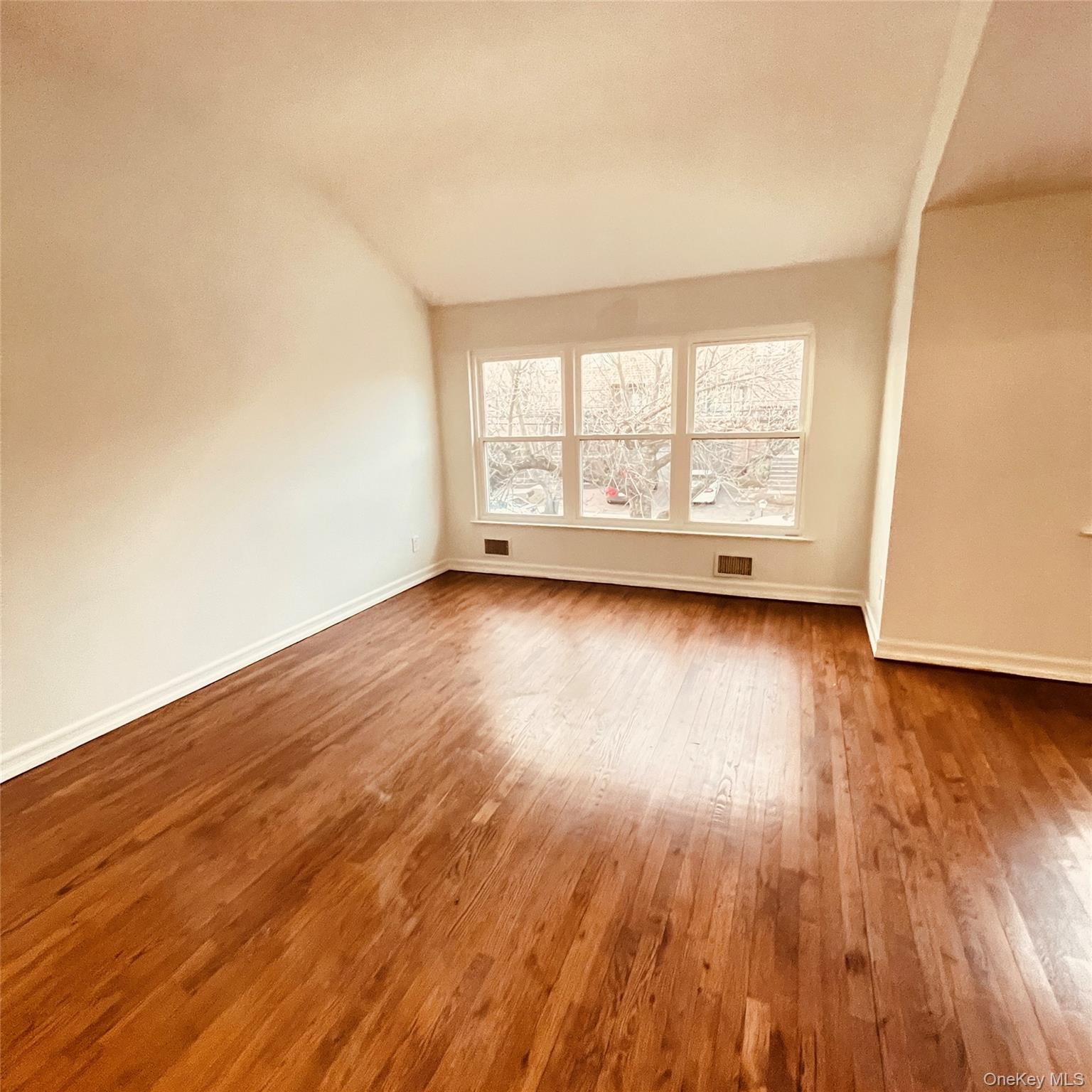 #13 photo, 878 Rensselaer Avenue, Статен-Айленд ‖ Staten Island , NY 10309