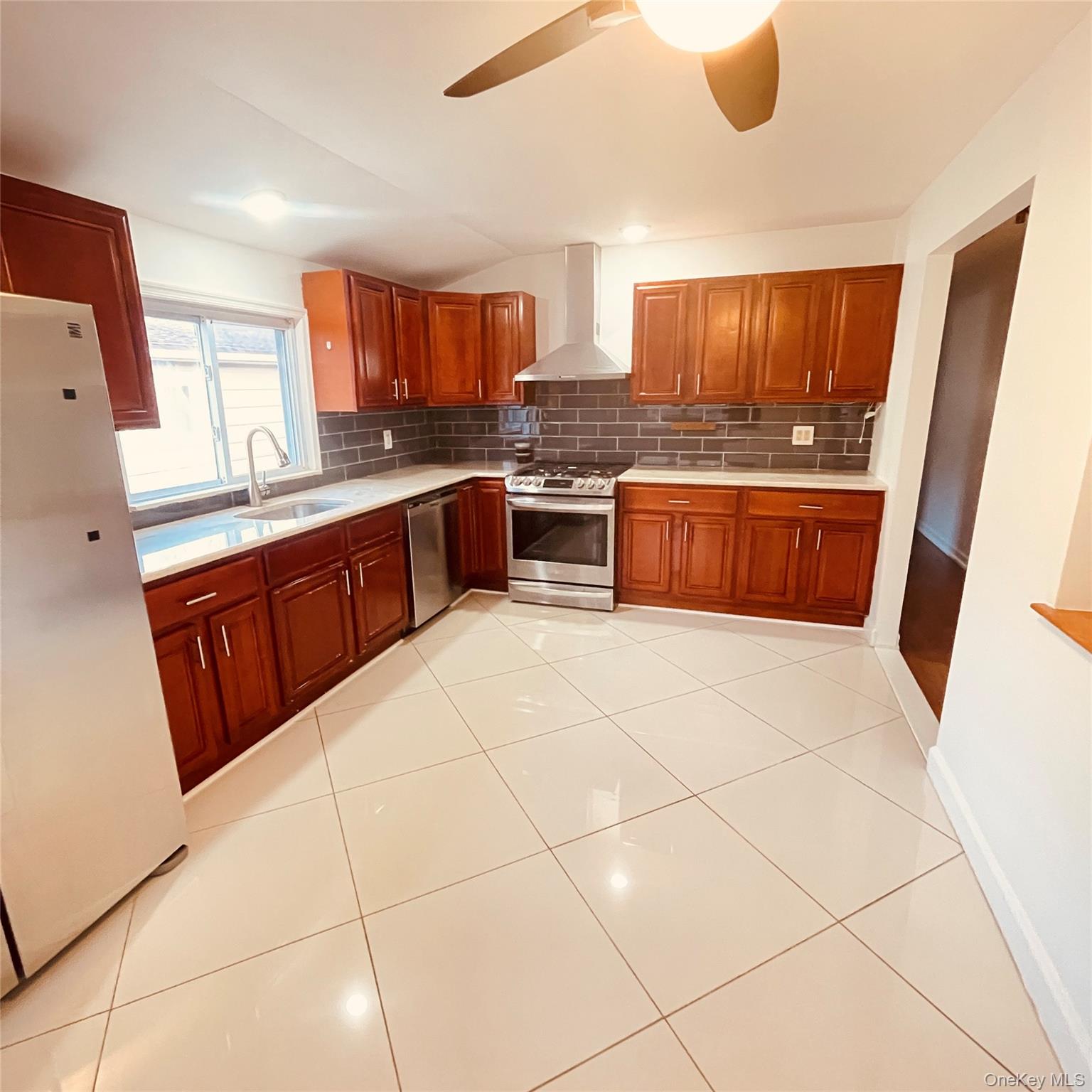 #2 photo, 878 Rensselaer Avenue, Статен-Айленд ‖ Staten Island , NY 10309