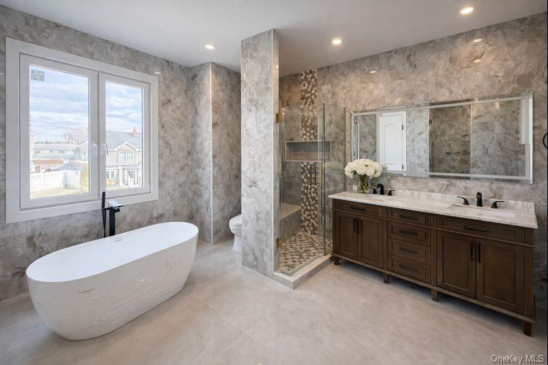 #19 photo, 38 Dogwood Lane, Levittown , NY 11756