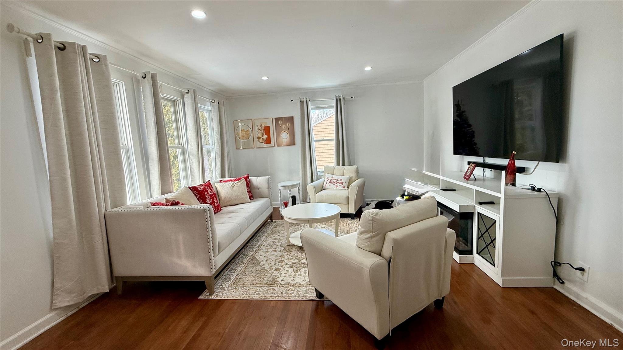 #4 photo, 3240 Hollywood Street, Mohegan Lake , NY 10547