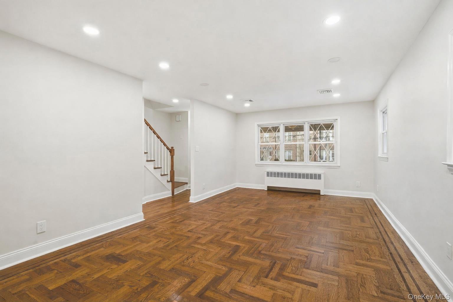 #3 photo, 1649 Lurting Avenue, Bronx , NY 10461