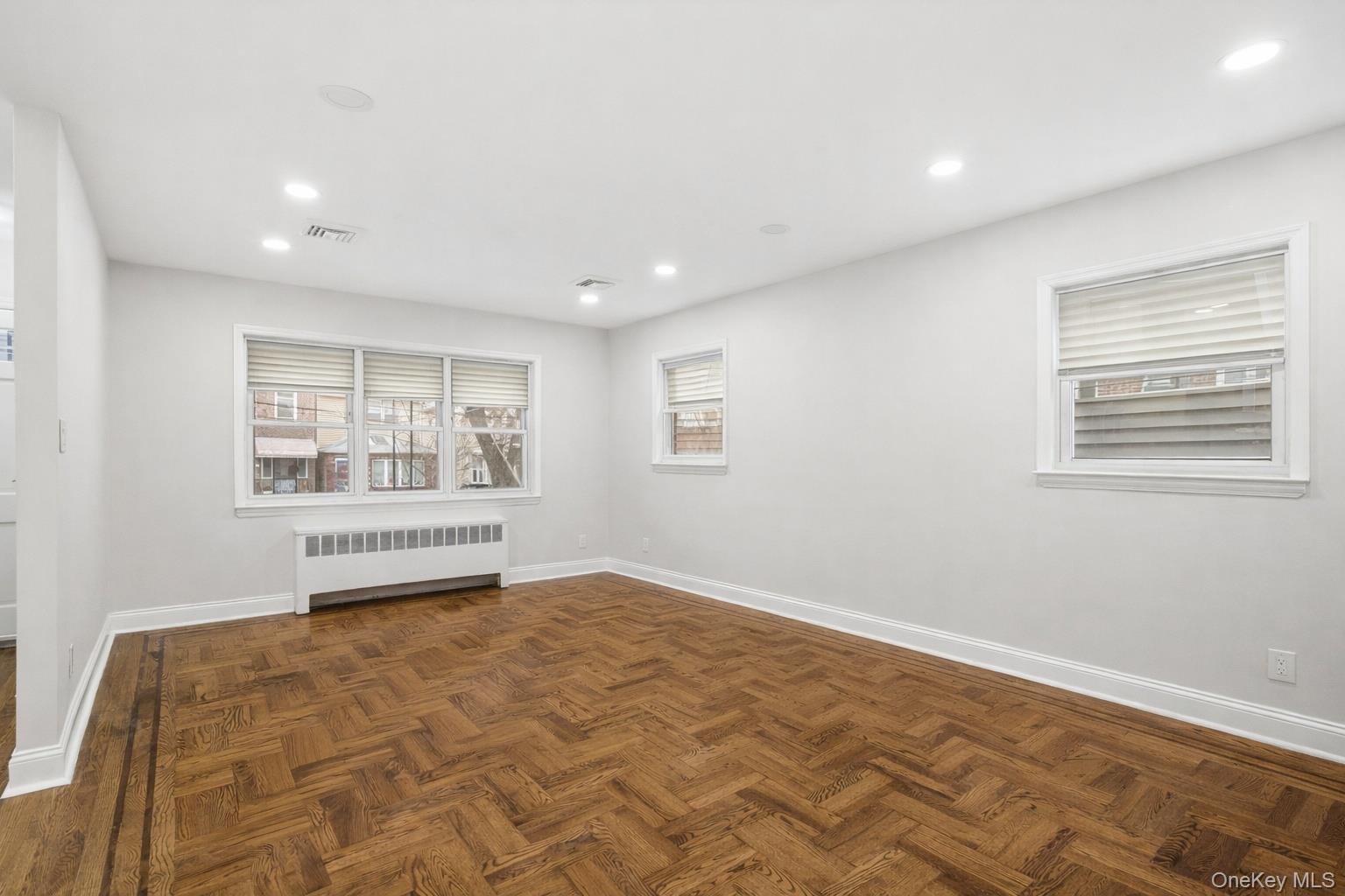 #5 photo, 1649 Lurting Avenue, Bronx , NY 10461