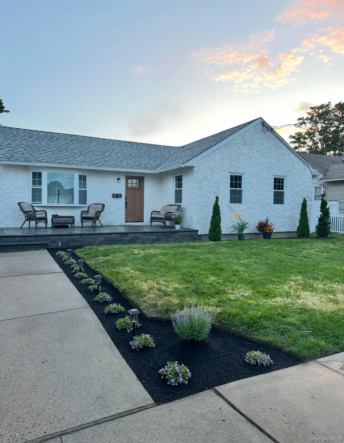 #1 photo, 64 Nehring Avenue, Саффолк ‖ Babylon , NY 11702