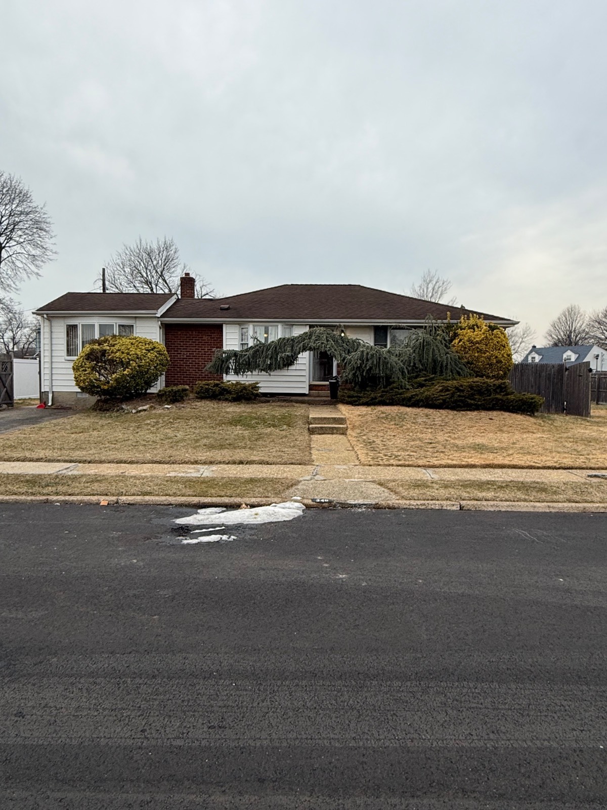 #1 photo, 346 Holmes St, Levittown , NY 11756
