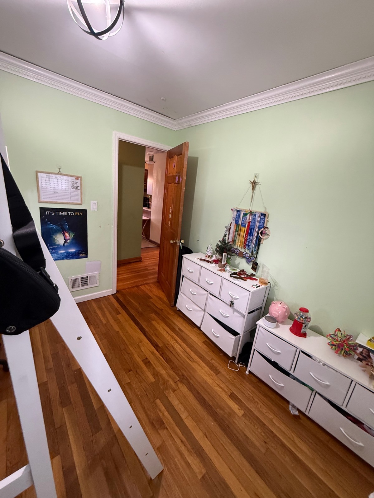 #15 photo, 346 Holmes St, Levittown , NY 11756