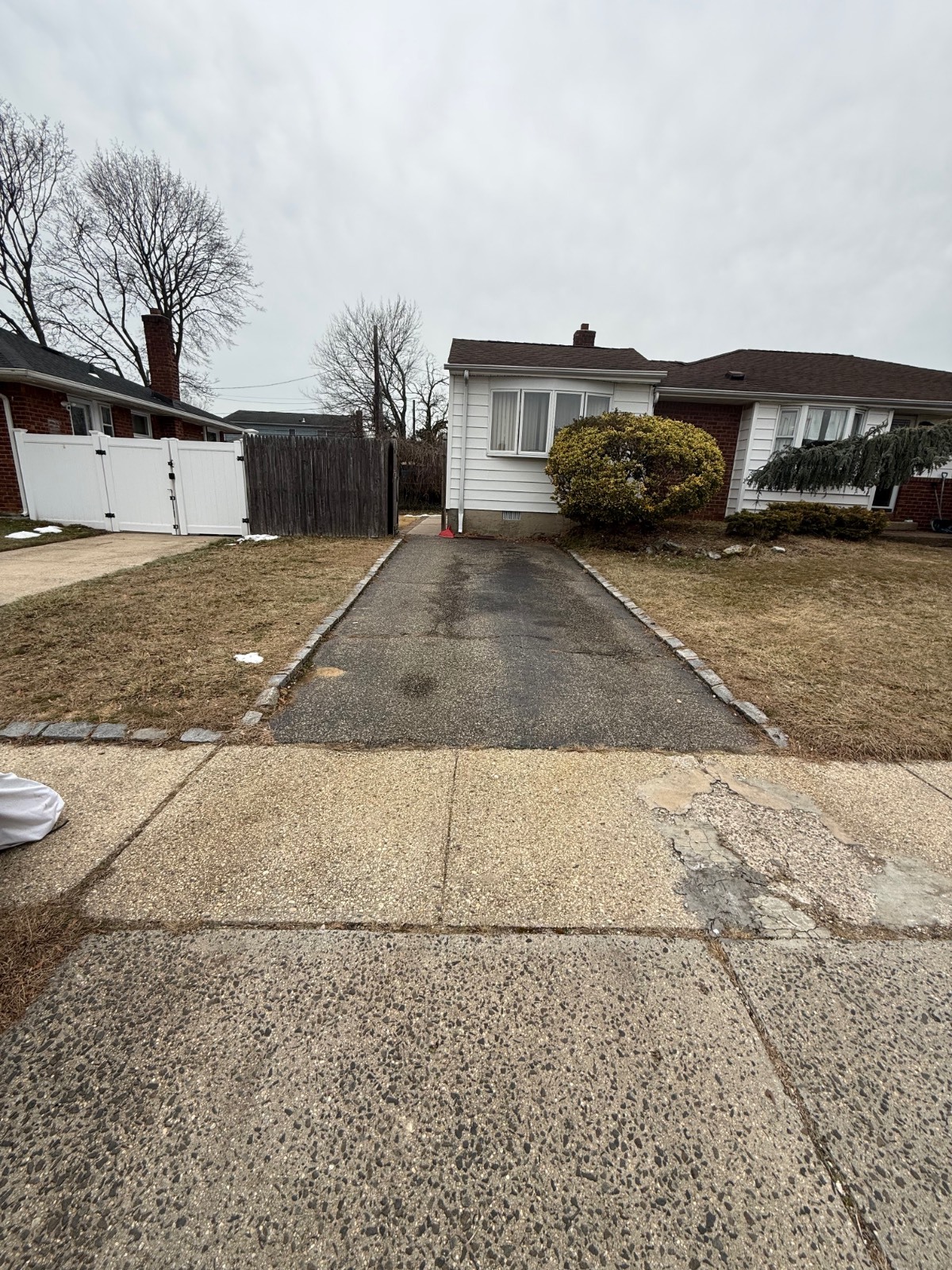 #31 photo, 346 Holmes St, नासाउ काउंटी Levittown , NY 11756