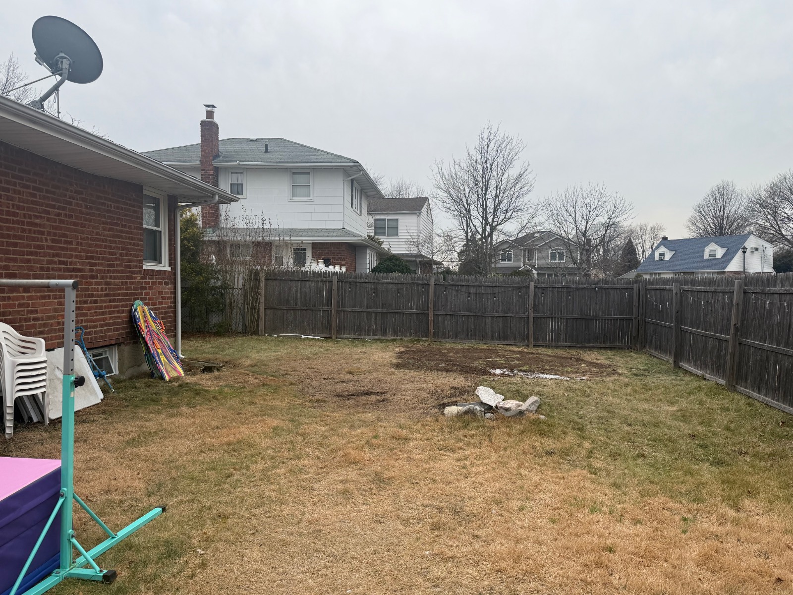 #35 photo, 346 Holmes St, नासाउ काउंटी Levittown , NY 11756