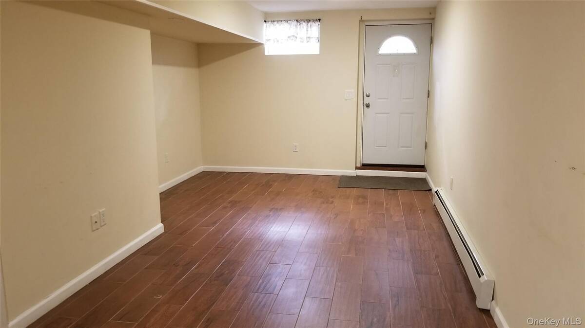 #2 photo, 27 Inwood Avenue, Selden , NY 11784