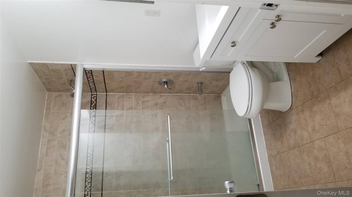 #3 photo, 27 Inwood Avenue, Selden , NY 11784