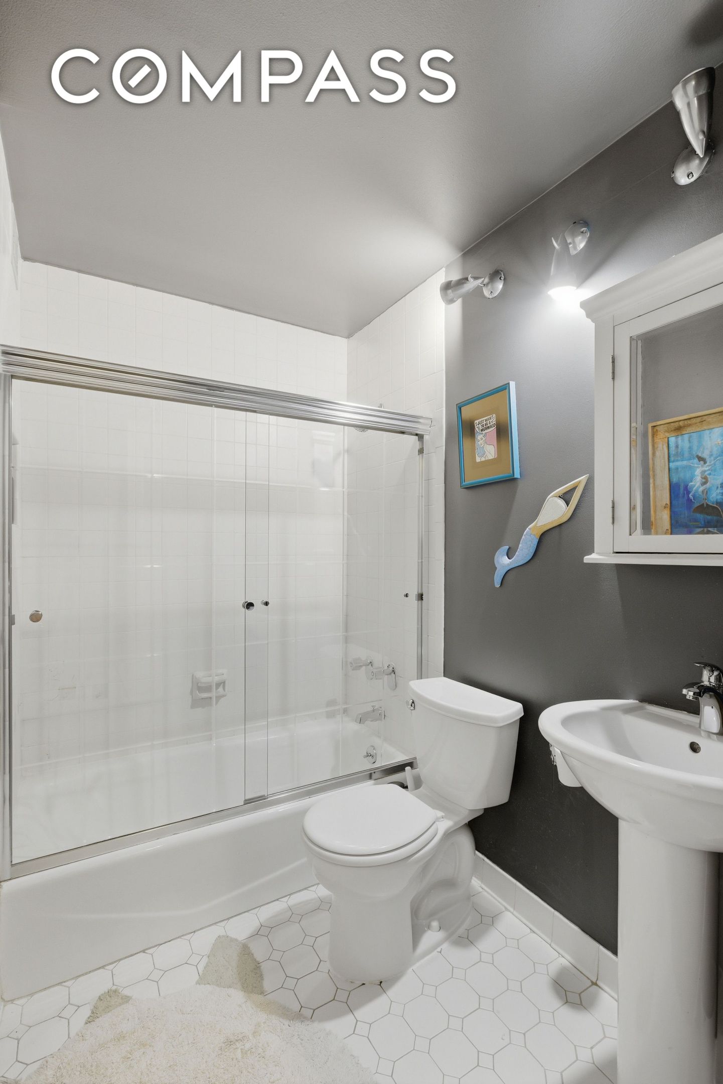 #15 photo, New York City, 맨해튼 Midtown East , NY 10017