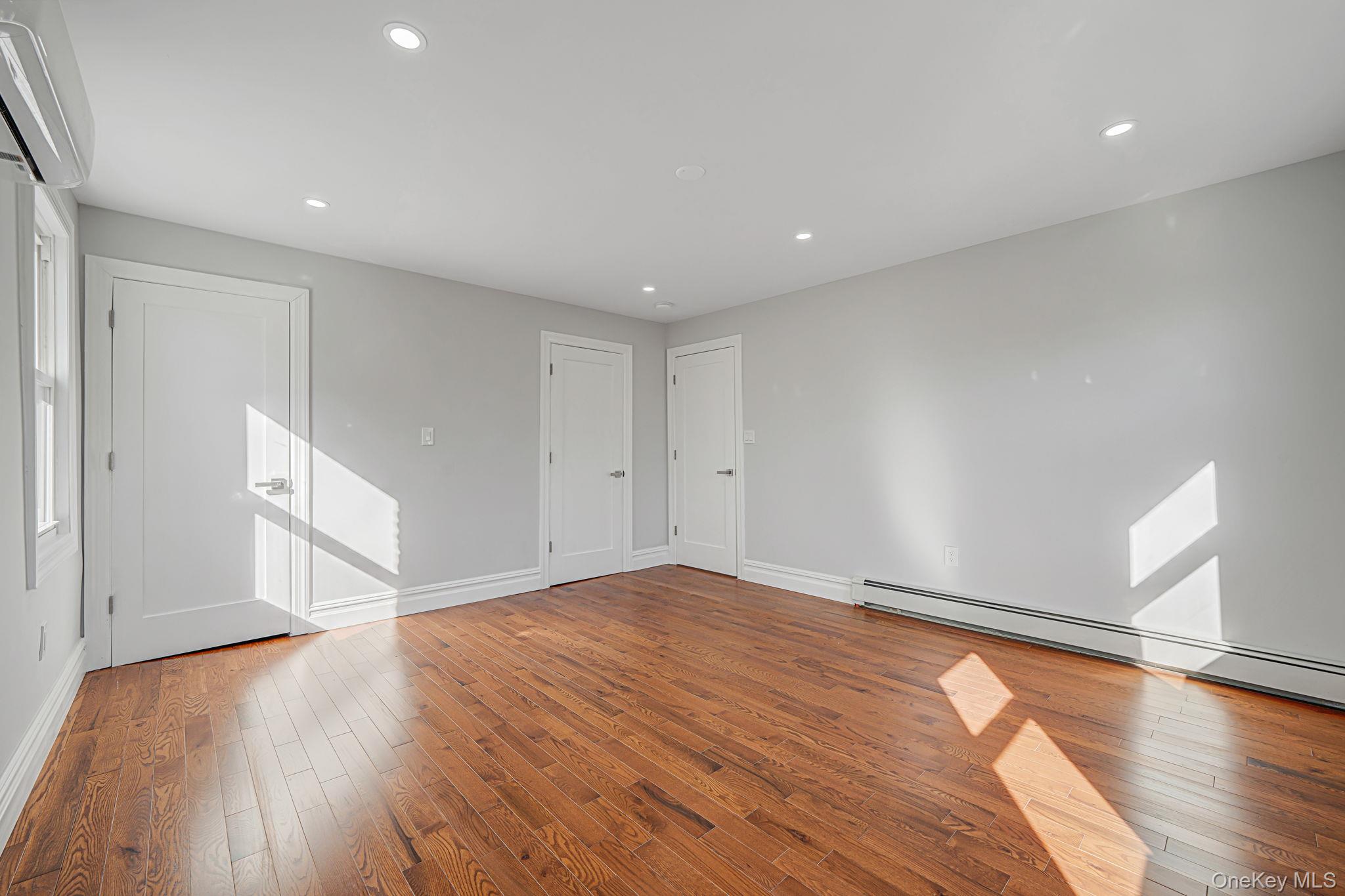 #18 photo, 20 Colonial Road, Floral Park , NY 11001