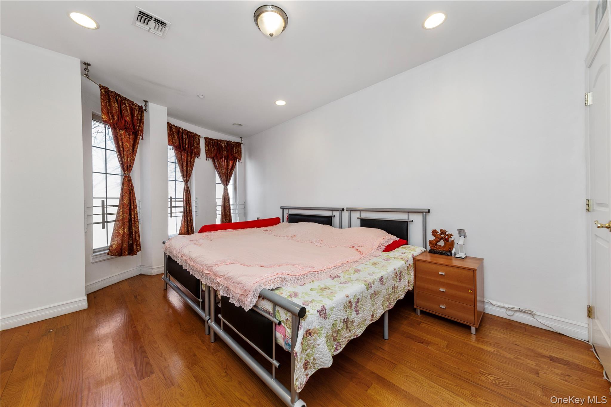 #10 photo, 10716 37th Avenue, কুইন্‌স Corona , NY 11368
