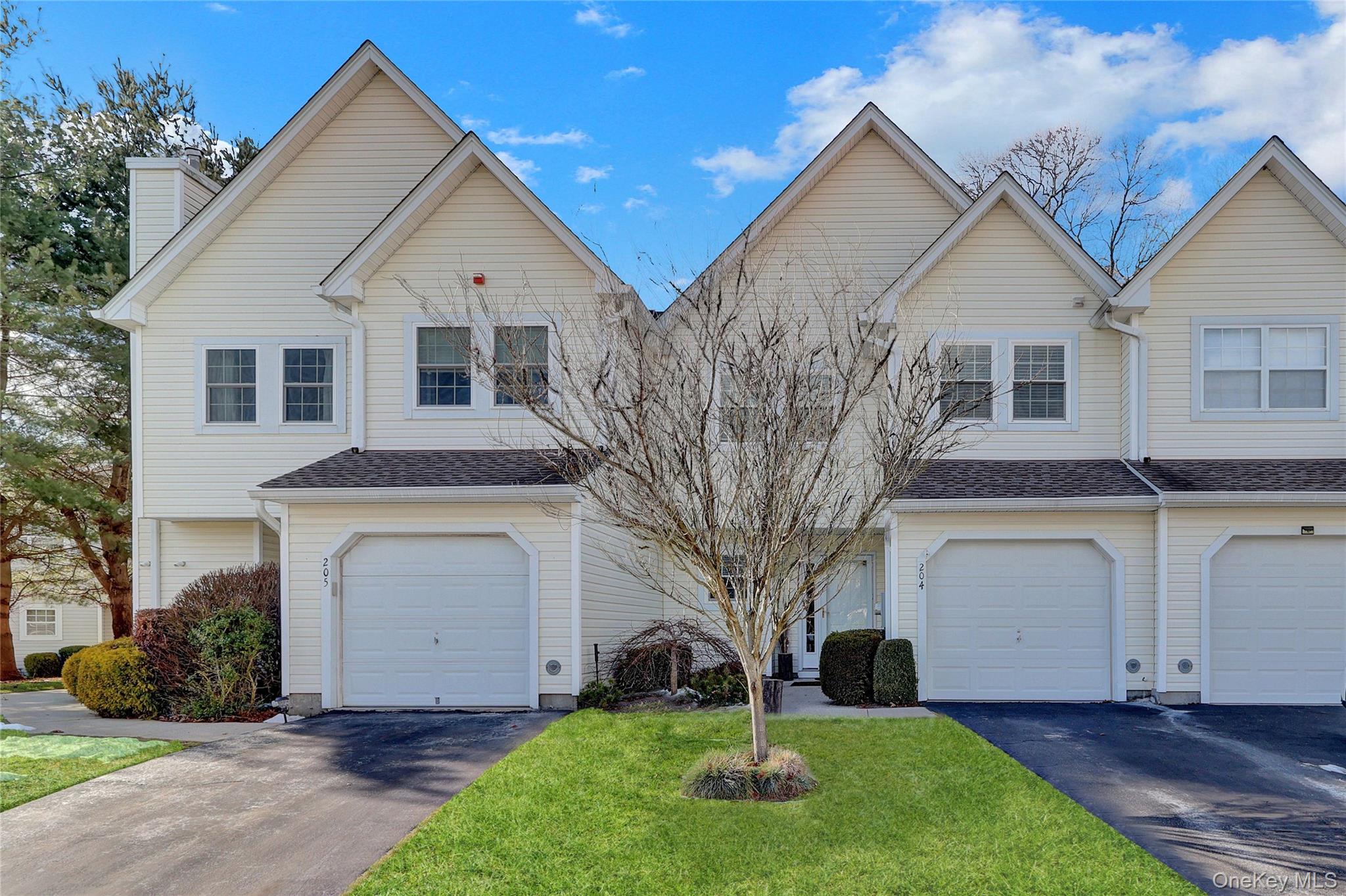 #2 photo, 204 Erik Drive, सफ़ोक काउंटी East Setauket , NY 11733