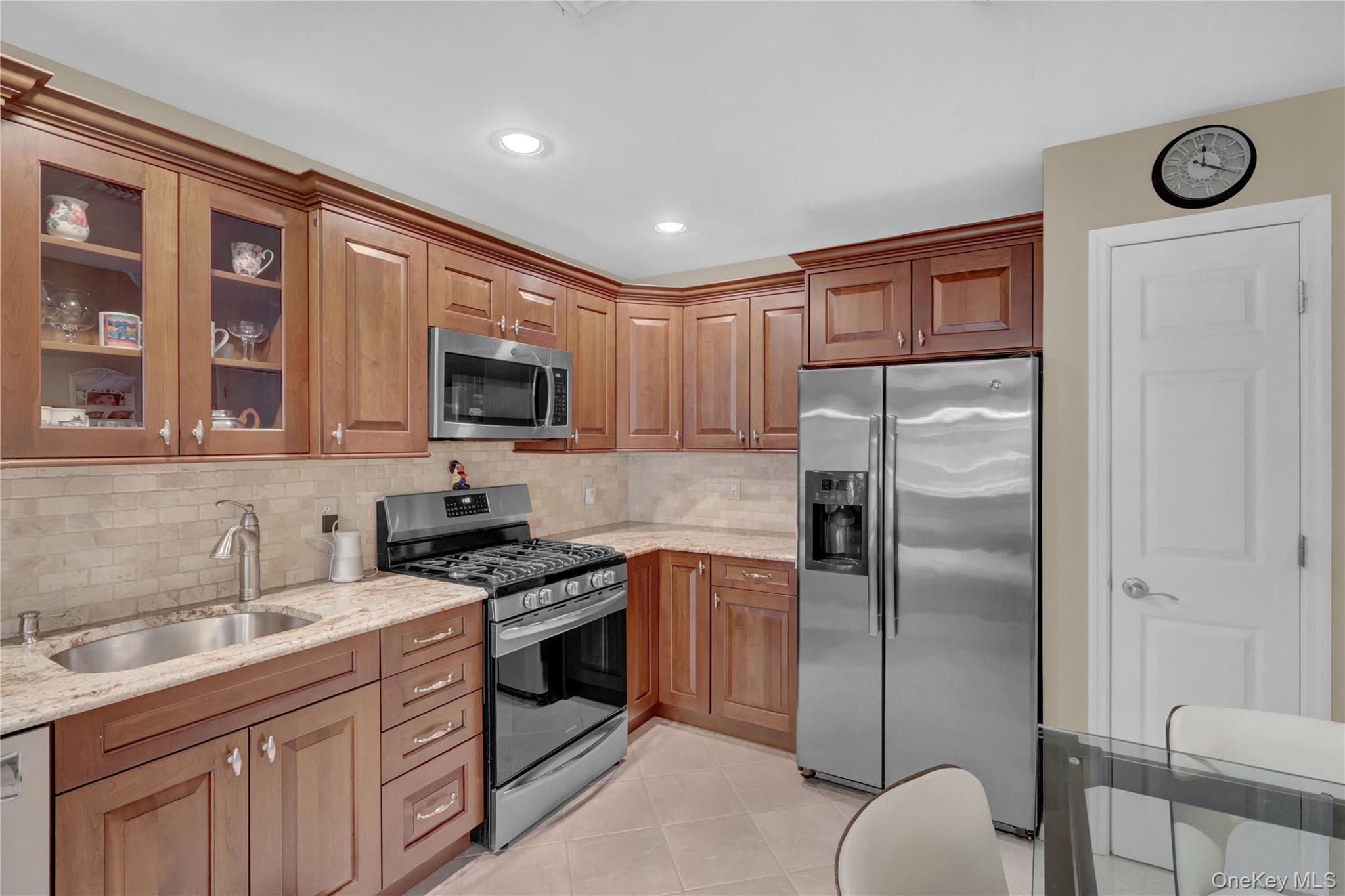 #5 photo, 204 Erik Drive, सफ़ोक काउंटी East Setauket , NY 11733