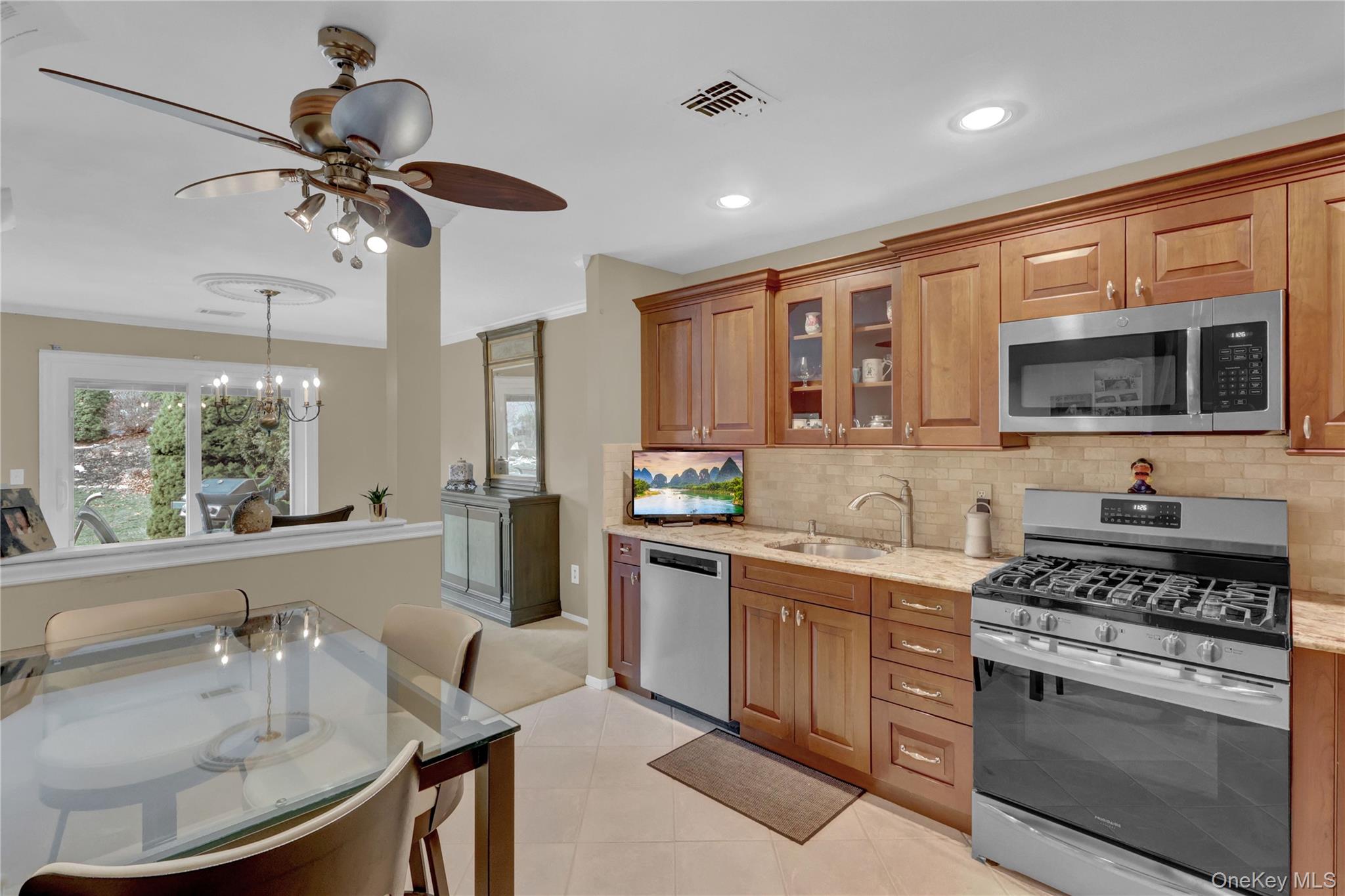 #6 photo, 204 Erik Drive, सफ़ोक काउंटी East Setauket , NY 11733