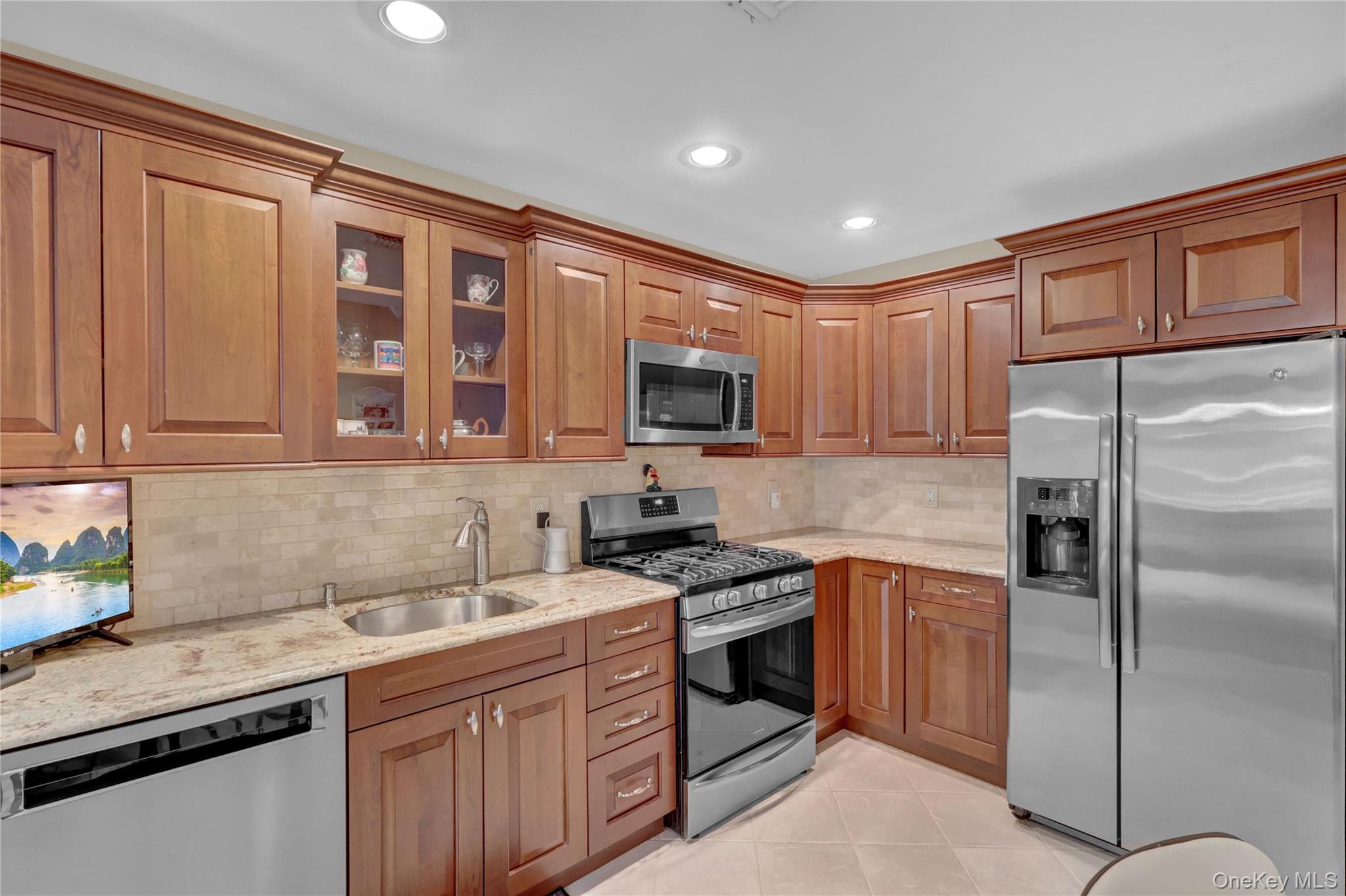 #7 photo, 204 Erik Drive, सफ़ोक काउंटी East Setauket , NY 11733