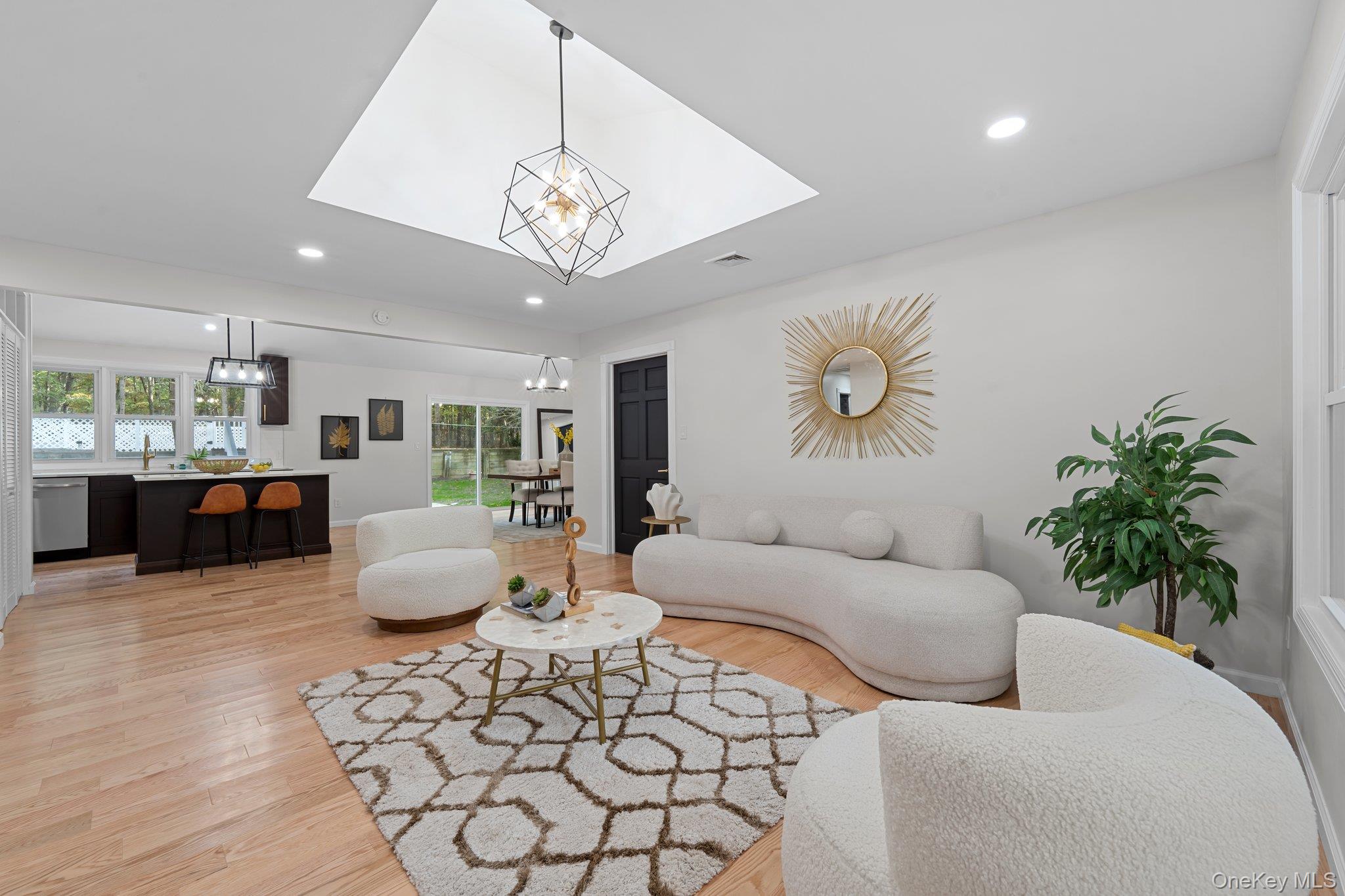 #12 photo, 282 Vanderbilt Boulevard, Oakdale , NY 11769