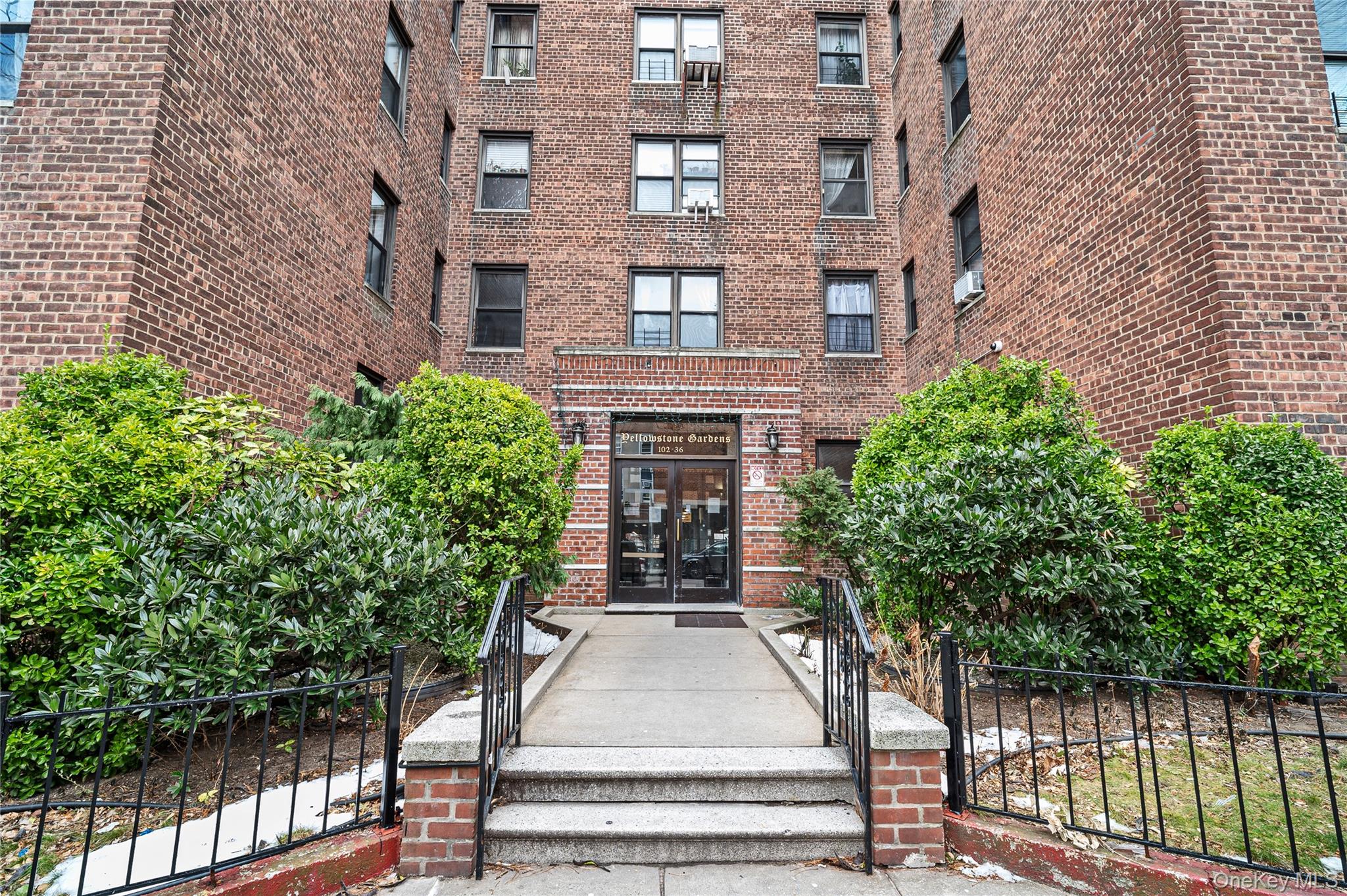 #1 photo, 102-36 64 Avenue, Куинс ‖ Forest Hills , NY 11375