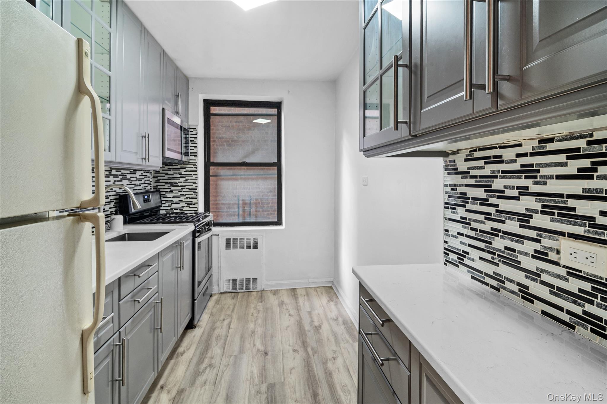 #5 photo, 102-36 64 Avenue, Куинс ‖ Forest Hills , NY 11375