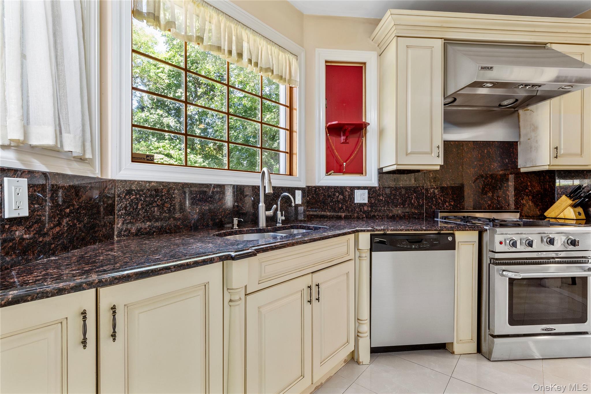 #10 photo, 11 Manor Avenue, Roslyn Heights , NY 11577