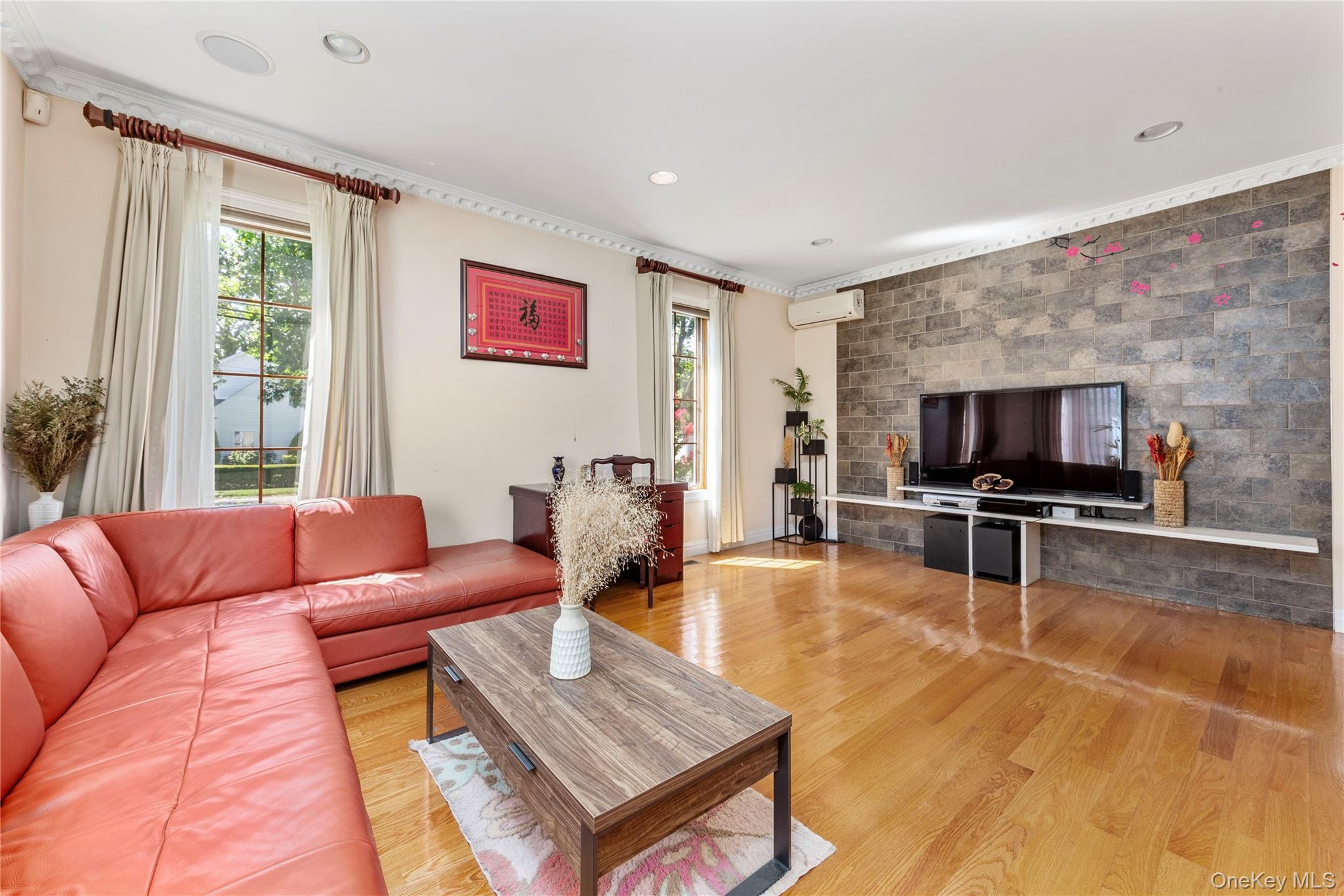 #13 photo, 11 Manor Avenue, Roslyn Heights , NY 11577