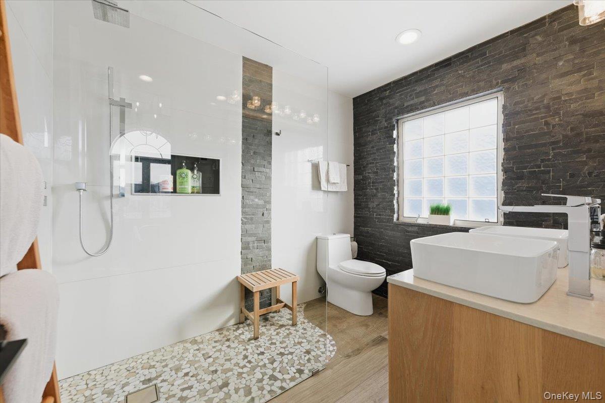 #13 photo, 41 Stillwater Avenue, नासाउ काउंटी Massapequa , NY 11758