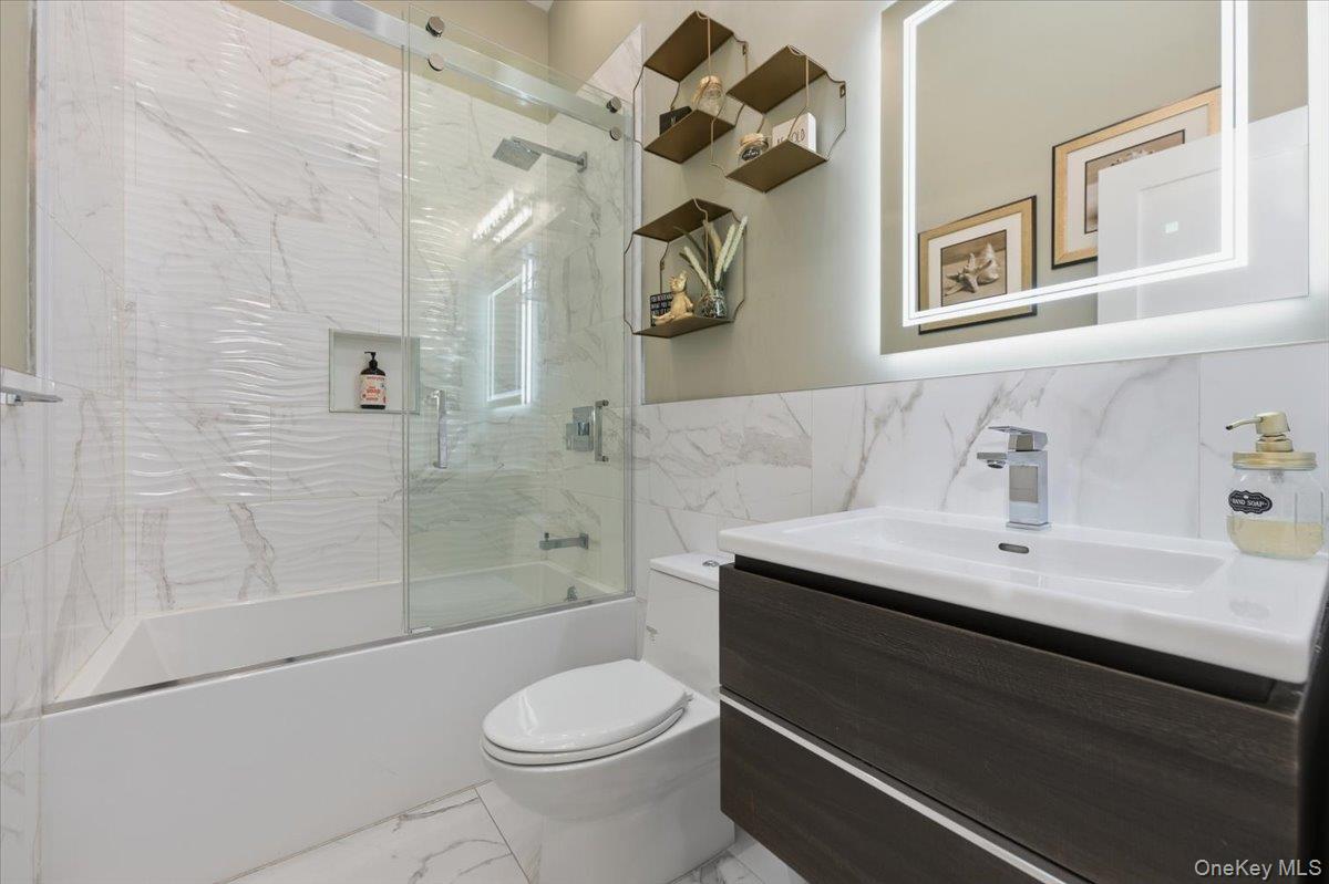 #17 photo, 41 Stillwater Avenue, नासाउ काउंटी Massapequa , NY 11758