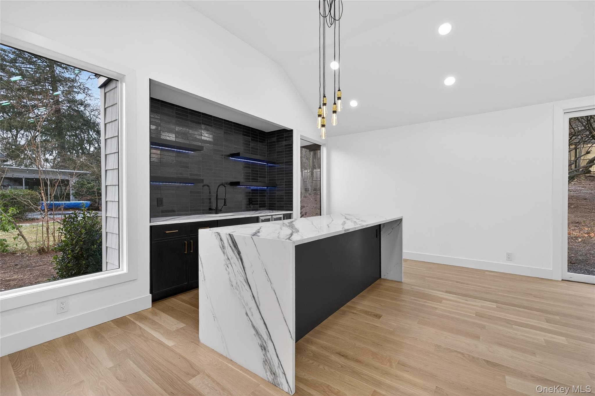 #5 photo, 199 Salem Road, East Hills , NY 11577