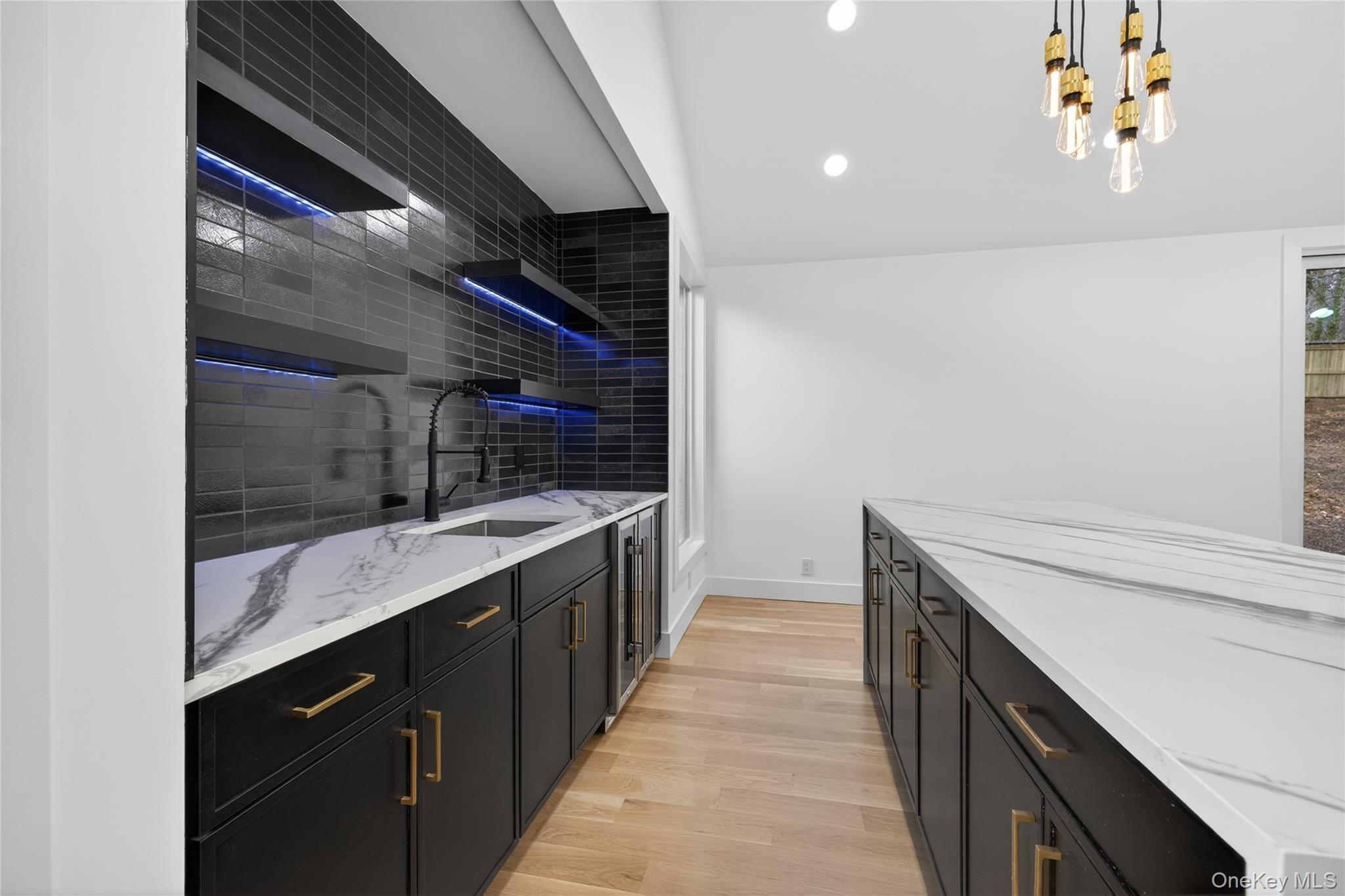 #6 photo, 199 Salem Road, East Hills , NY 11577