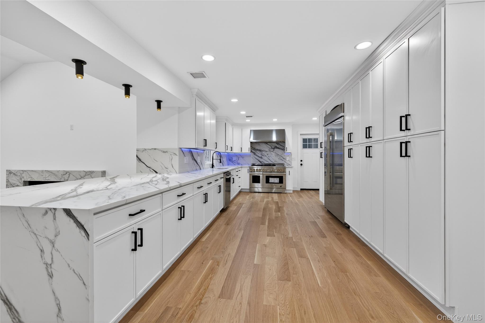 #7 photo, 199 Salem Road, East Hills , NY 11577