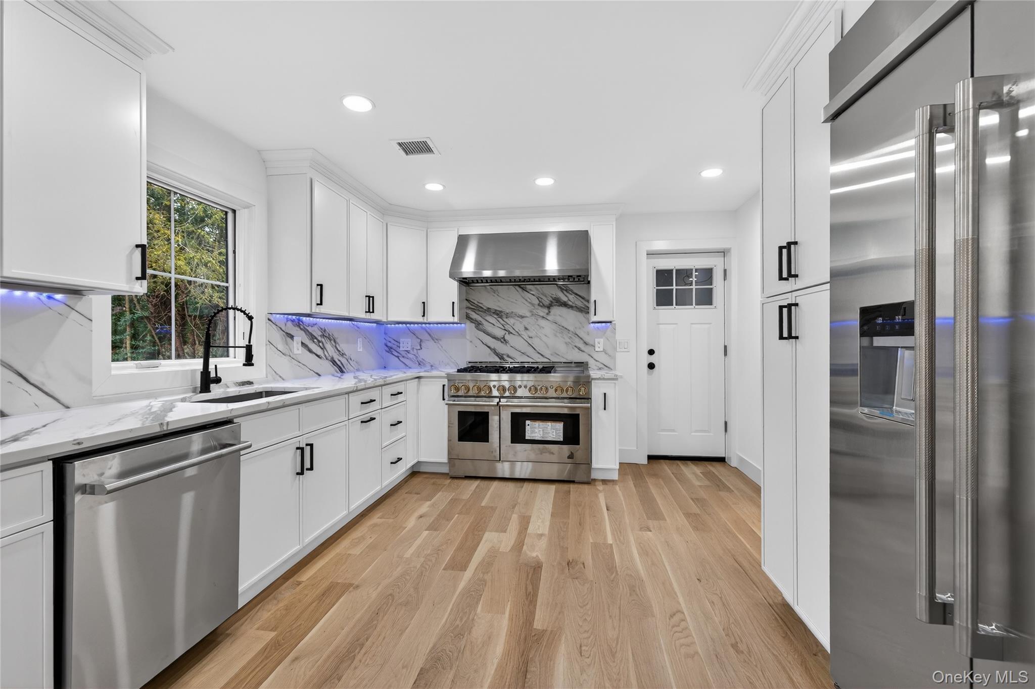 #8 photo, 199 Salem Road, East Hills , NY 11577