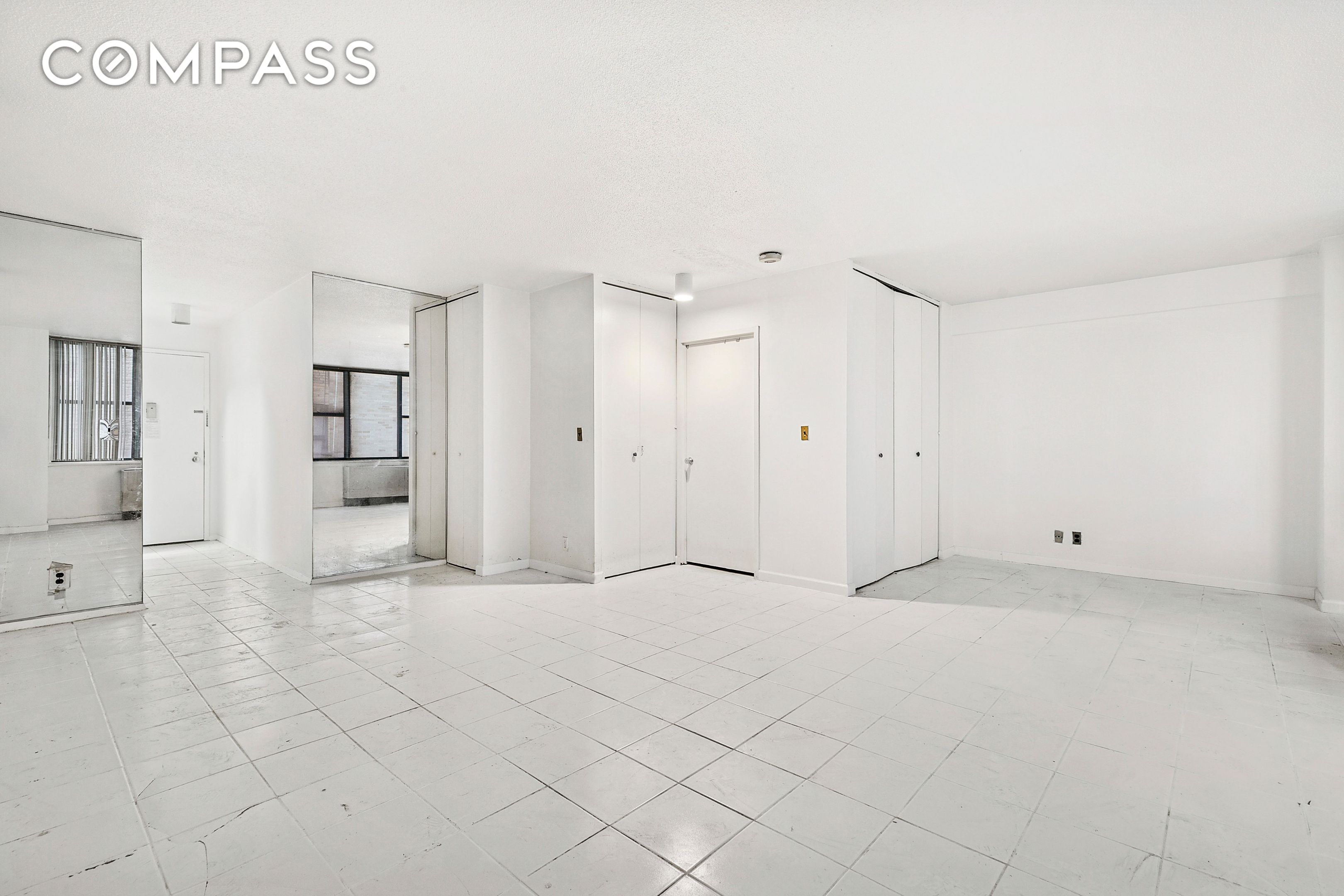 #4 photo, 301 E 45th Street, Midtown East , NY 10017