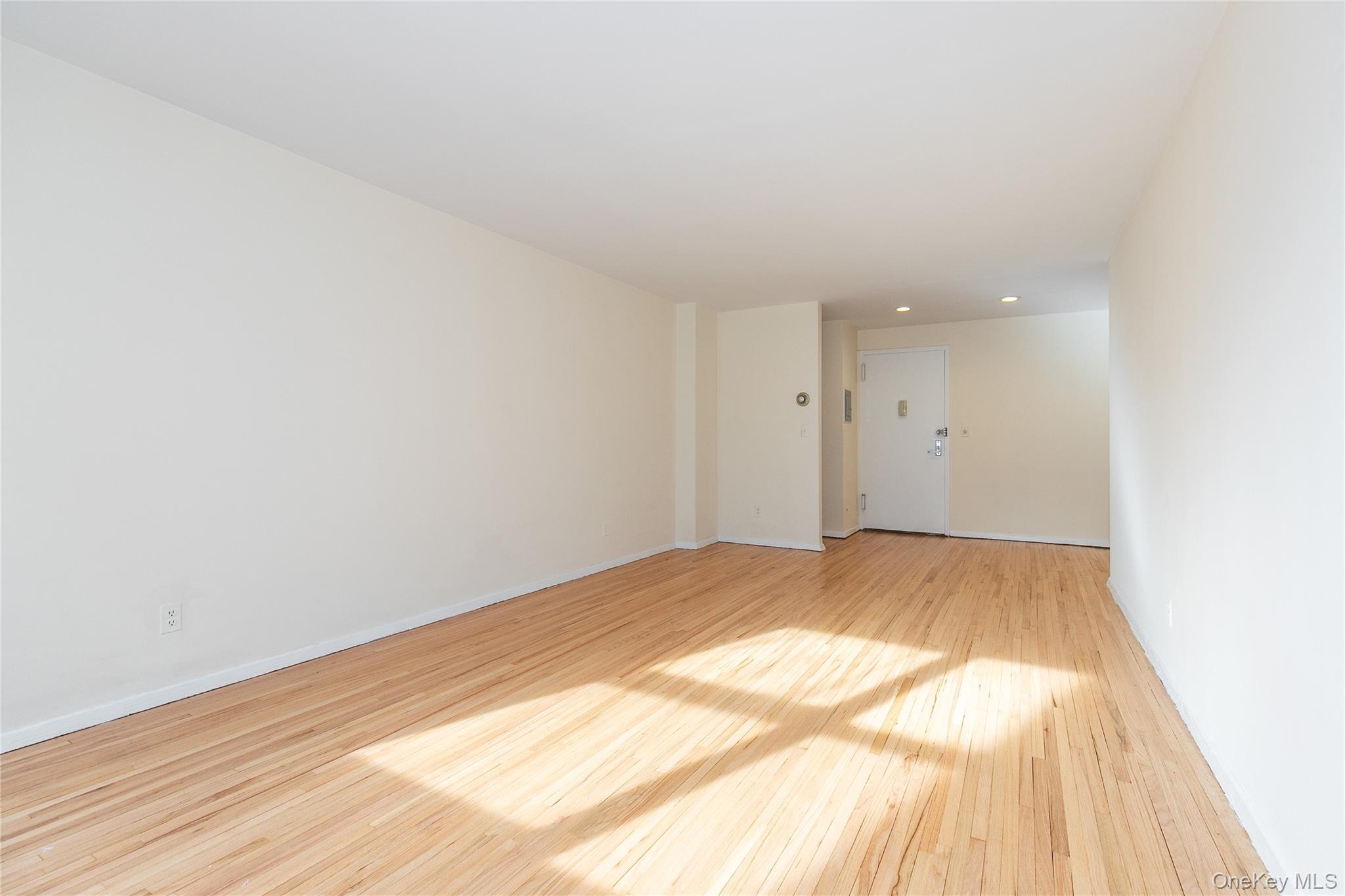 #8 photo, 25 PARK Place, Нассау ‖ Great Neck , NY 11021