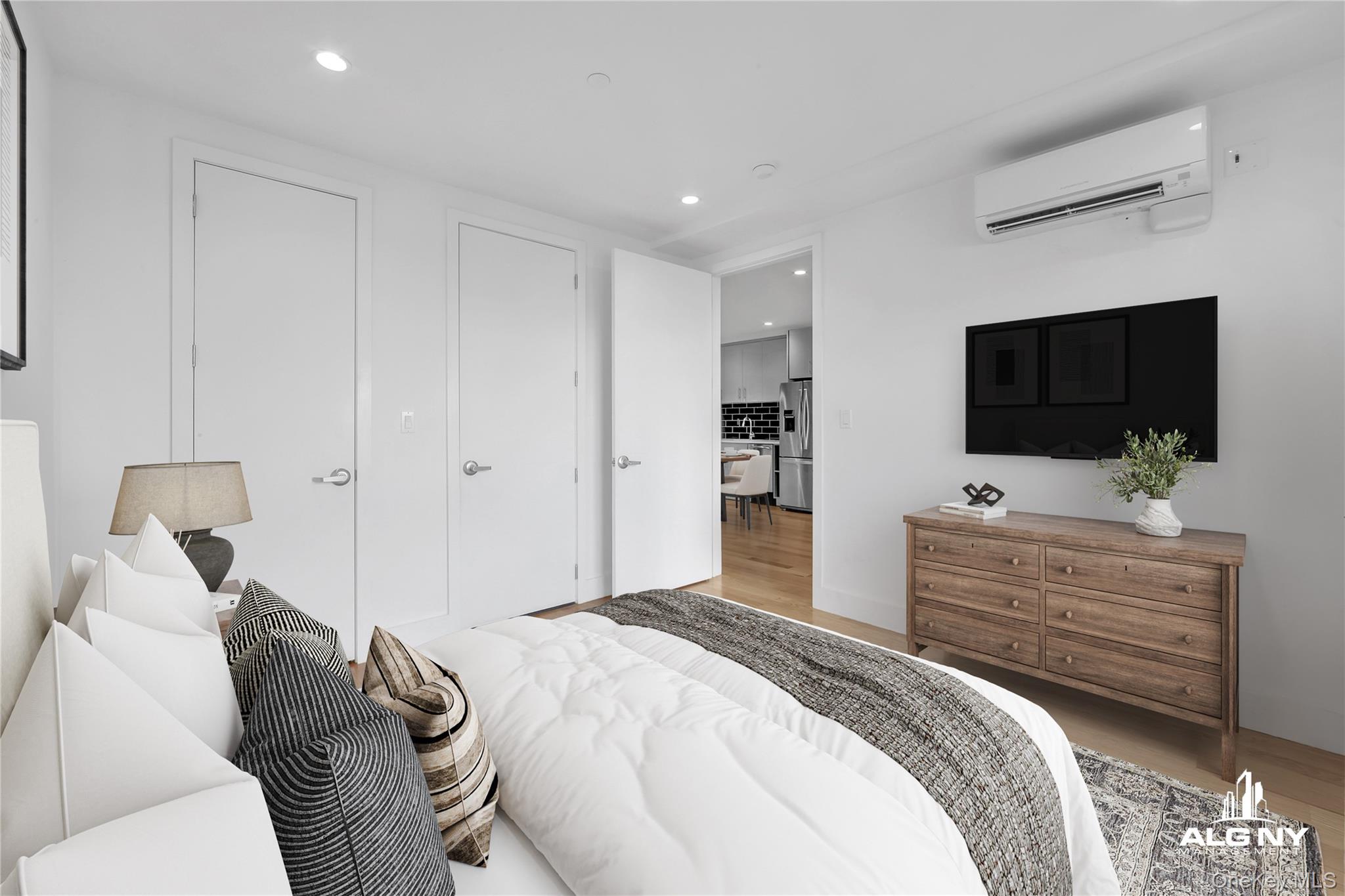 #2 photo, 6334 Fresh Pond Road, कुईंस Ridgewood , NY 11385