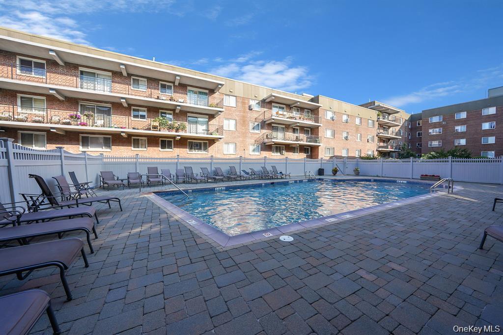 #11 photo, 200 Atlantic Avenue, नासाउ काउंटी Lynbrook , NY 11563