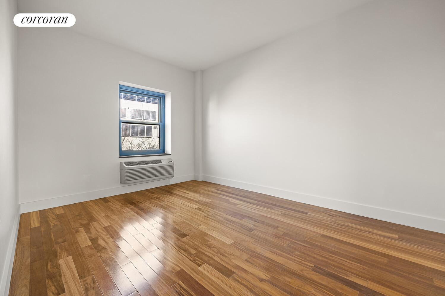 #4 photo, 208 GRAND Street, הברונקס Williamsburg , NY 11211