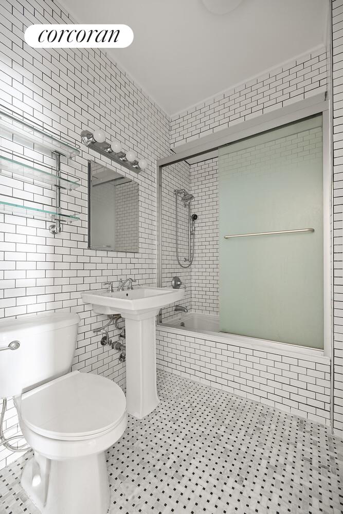 #5 photo, 208 GRAND Street, הברונקס Williamsburg , NY 11211