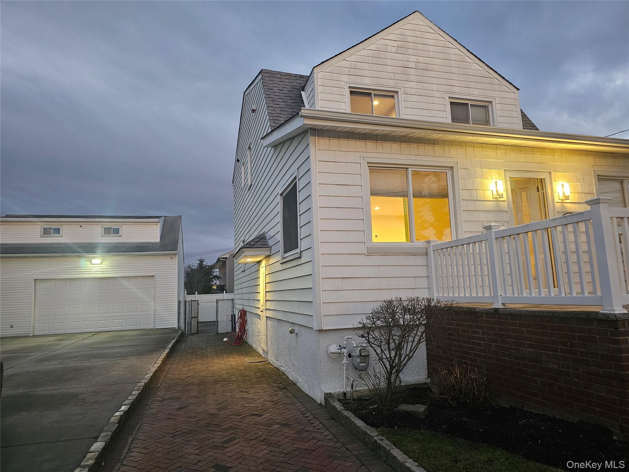 #1 photo, 14 Alemeda Street, 长岛 Inwood , NY 11096