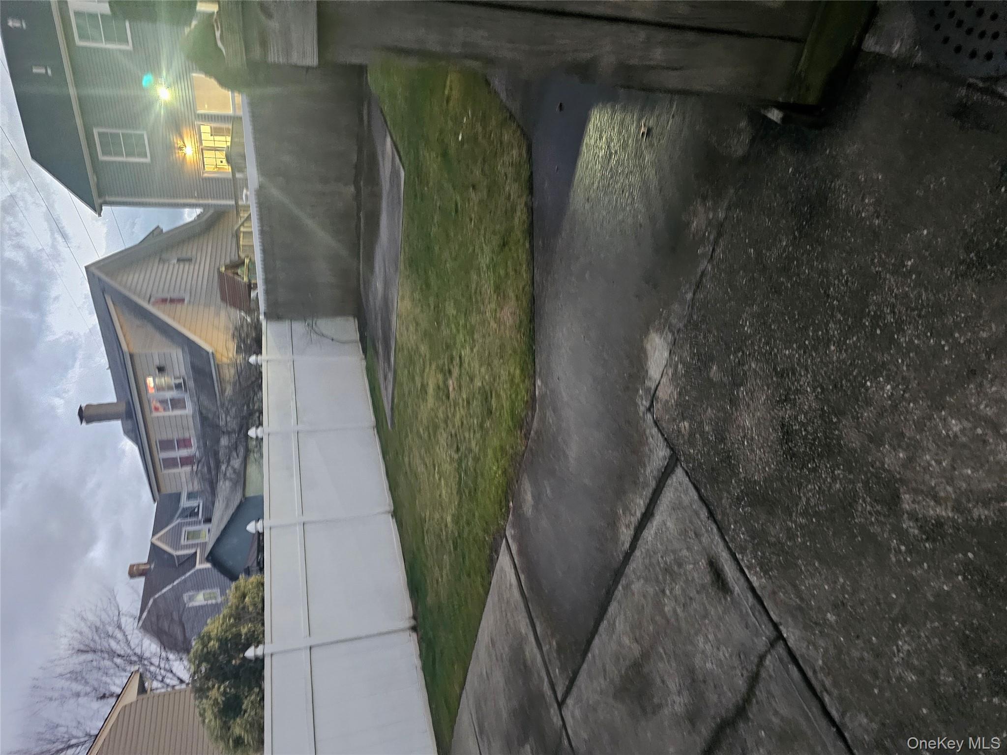 #12 photo, 14 Alemeda Street, 长岛 Inwood , NY 11096