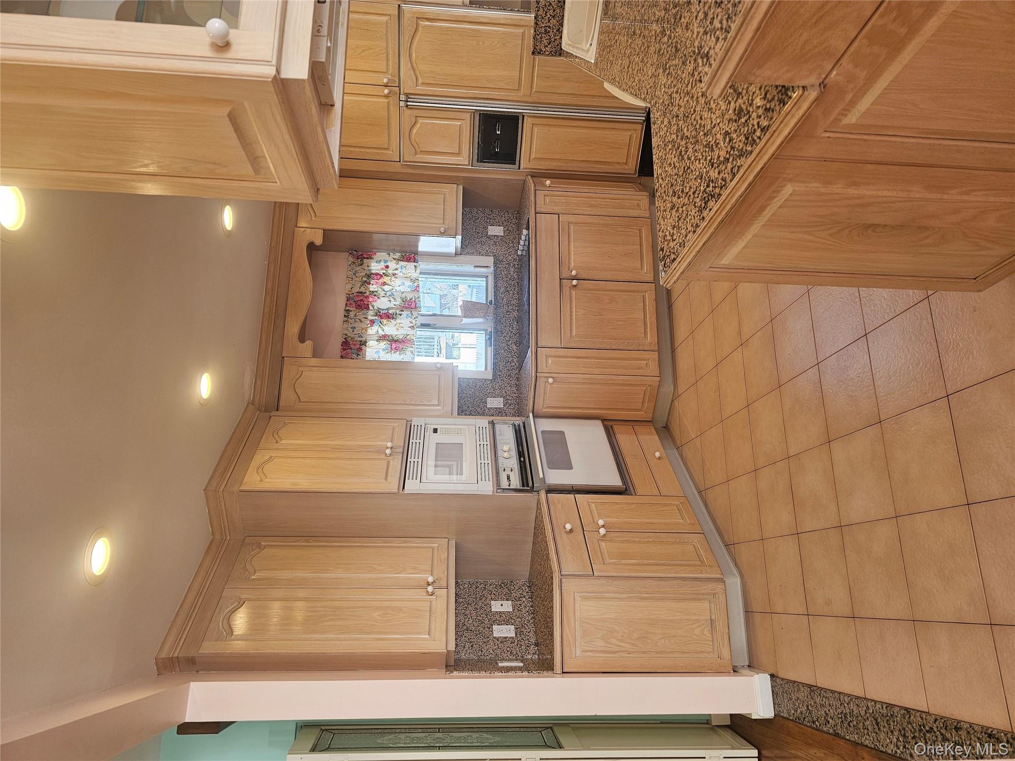 #2 photo, 14 Alemeda Street, 长岛 Inwood , NY 11096