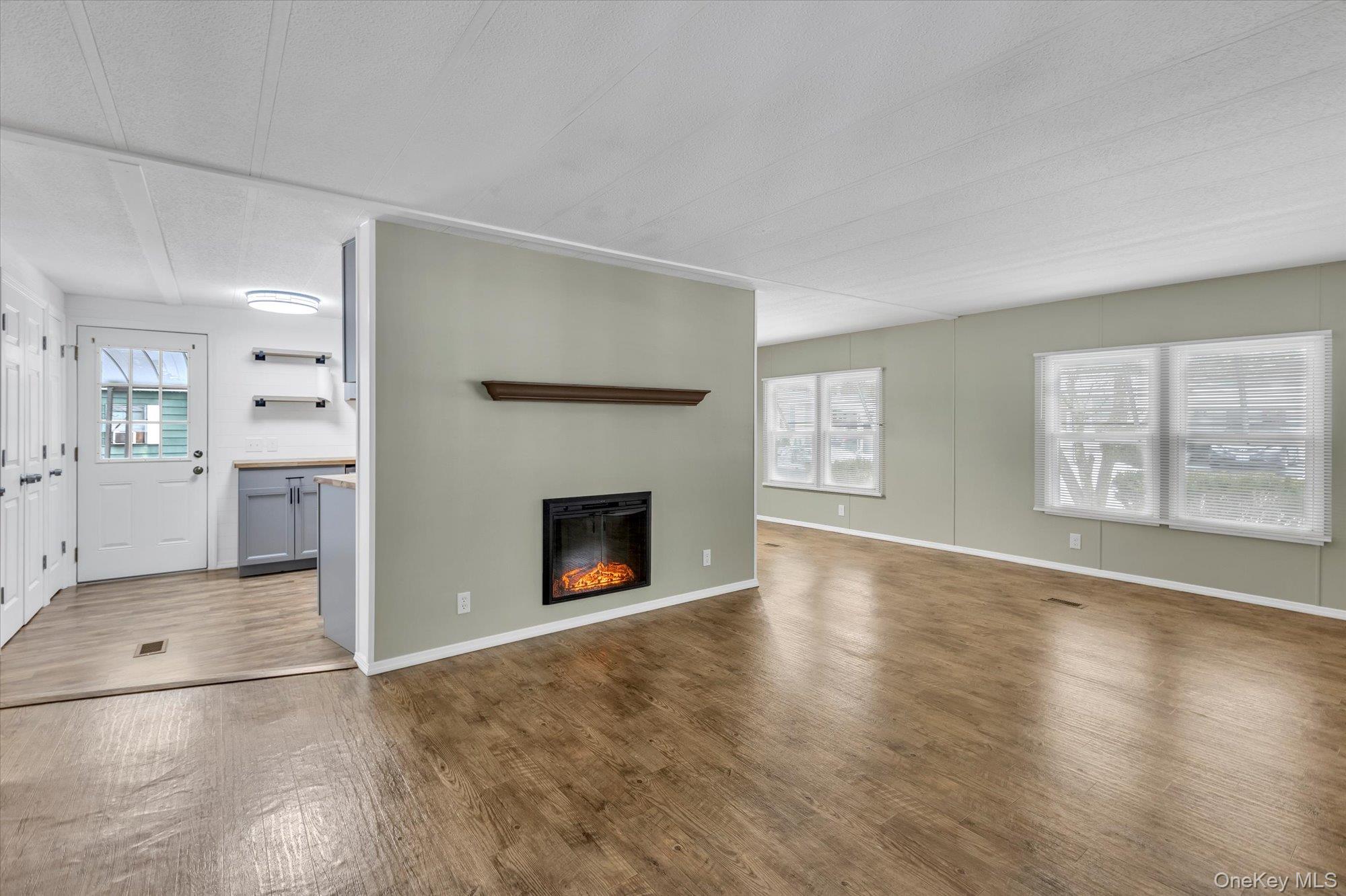 #2 photo, 525-183 Riverleigh Avenue, Riverhead , NY 11901