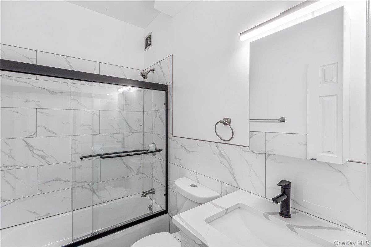 #5 photo, 161-36 Grand Central Parkway, Jamaica Hills , NY 11432