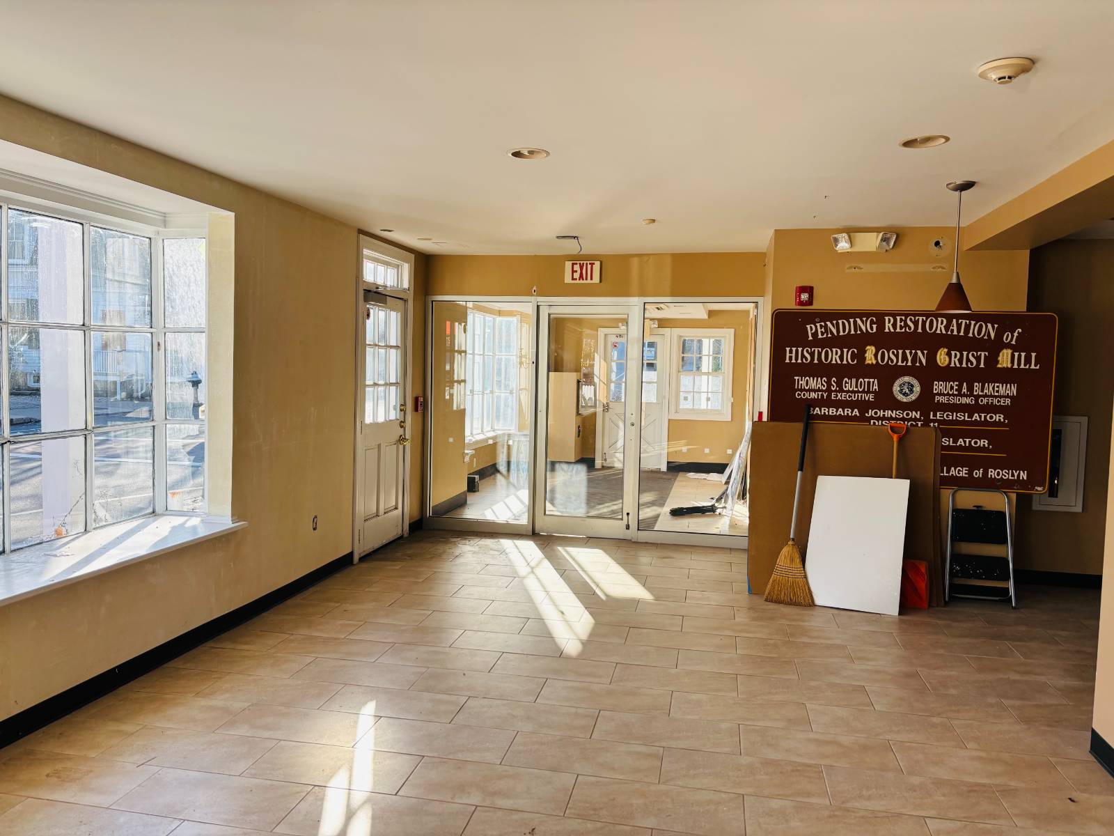 #12 photo, 1345 Old Northern Blvd, Roslyn , NY 11576